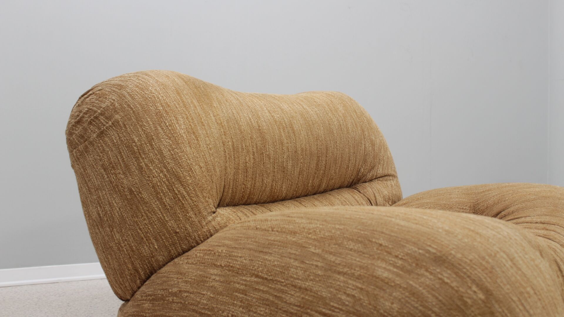 Pair of armchairs by Giuseppe Rossi di Albizzate, 1970s