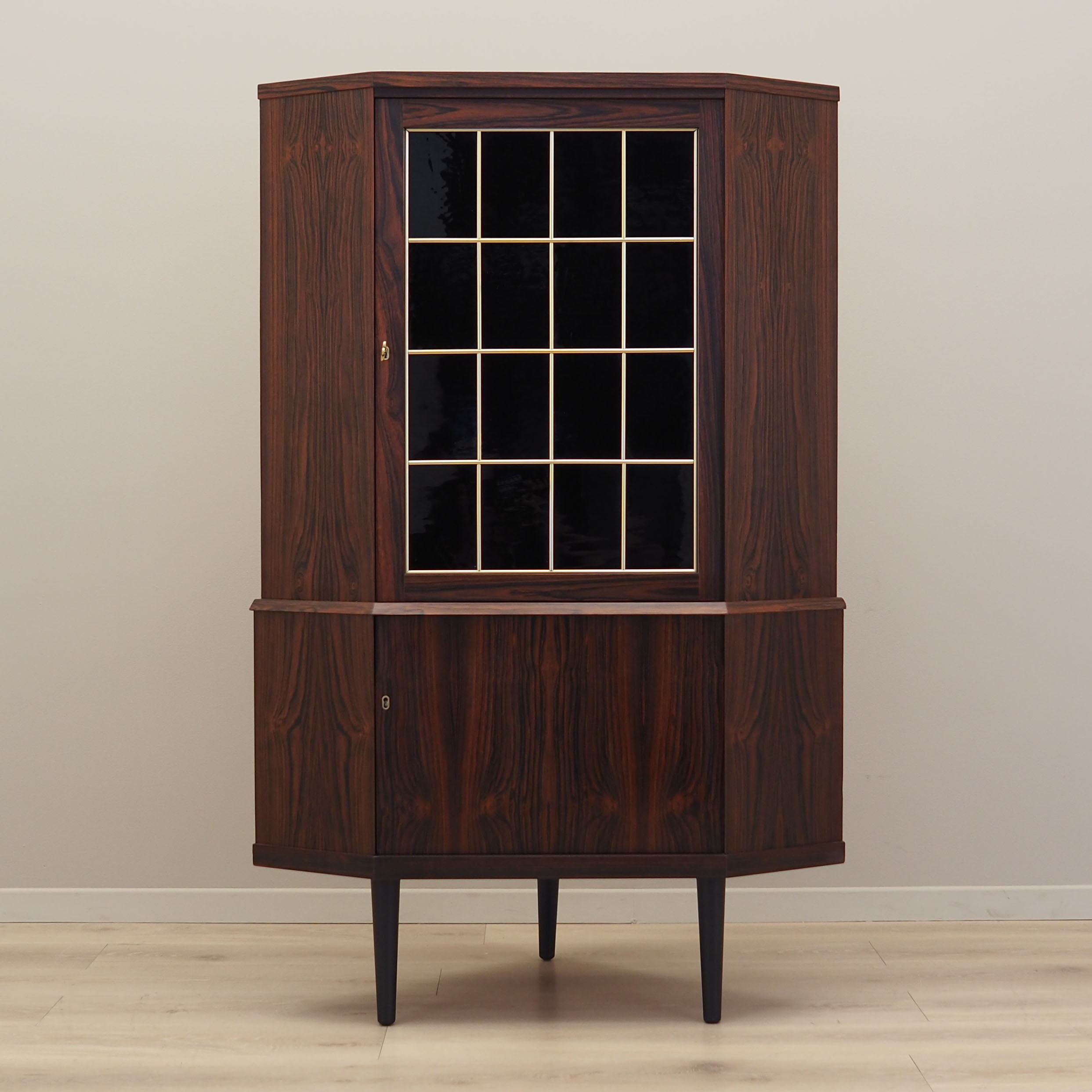 Armoire d’angle en palissandre, design danois, années 1970, production: Danemark