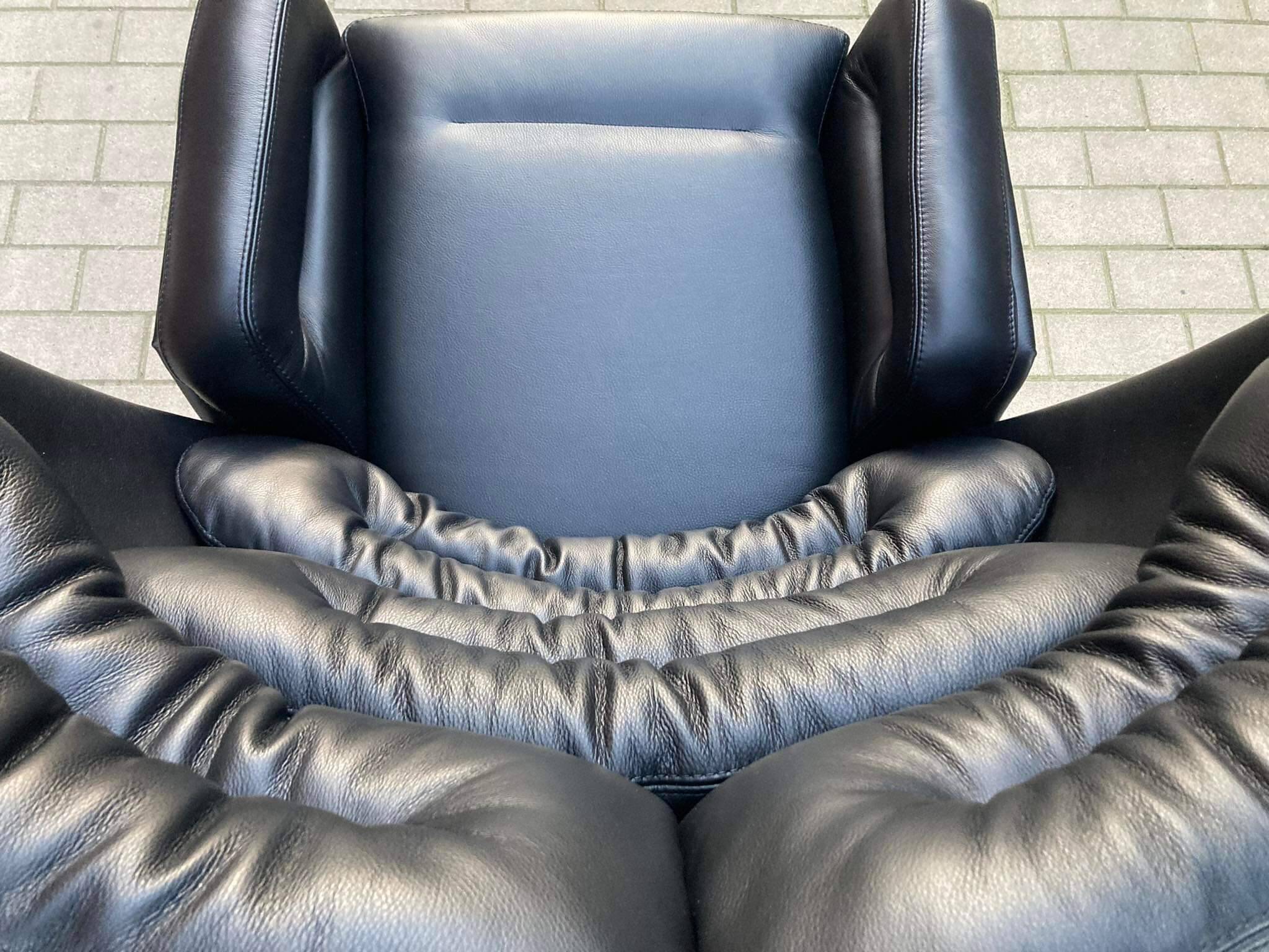2x Joe Colombo Elda LONGHI Chair Black leather, White fiberglass