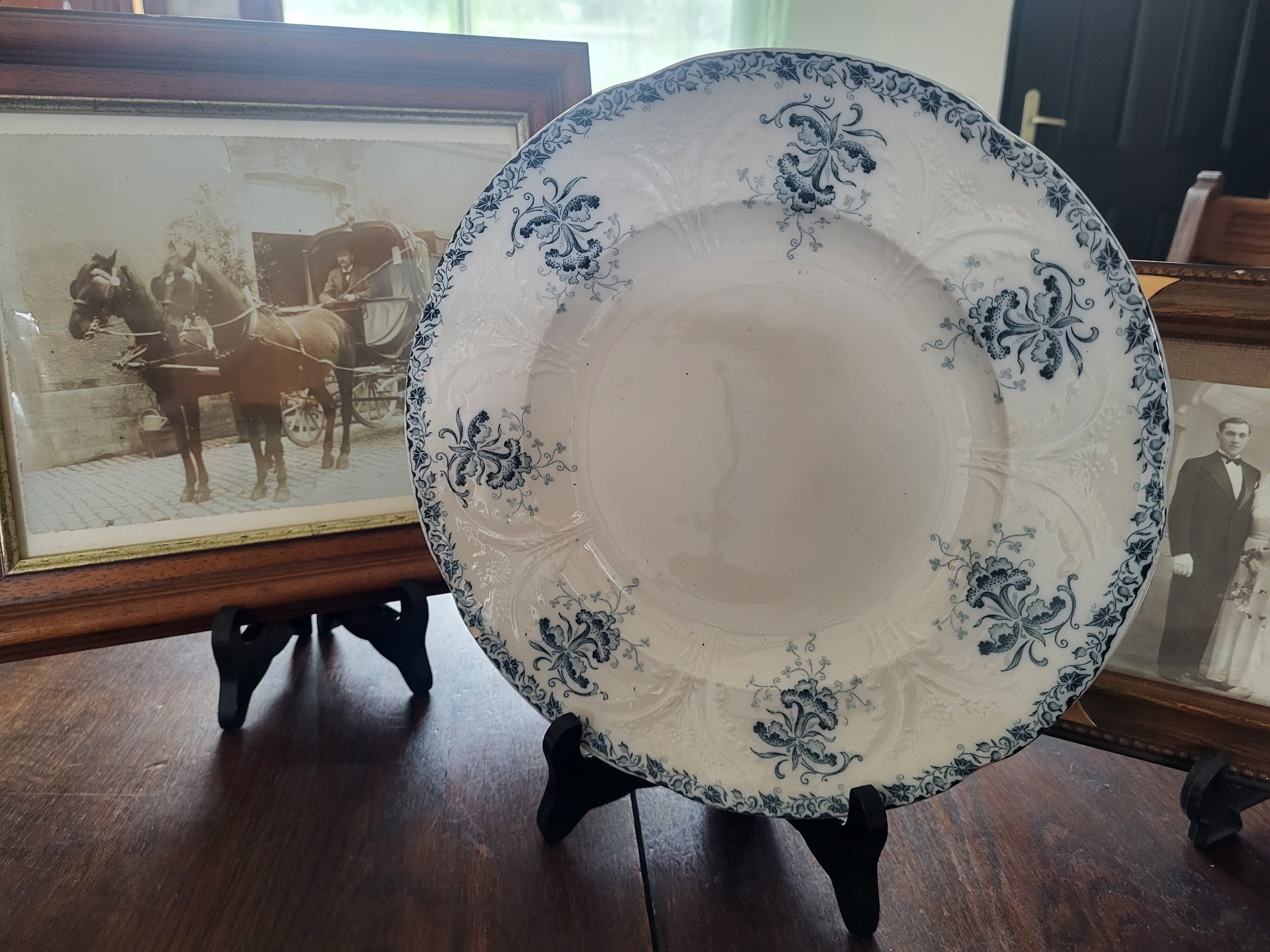 Old earthenware plate – Saint-Amand & Hamage (Nord)