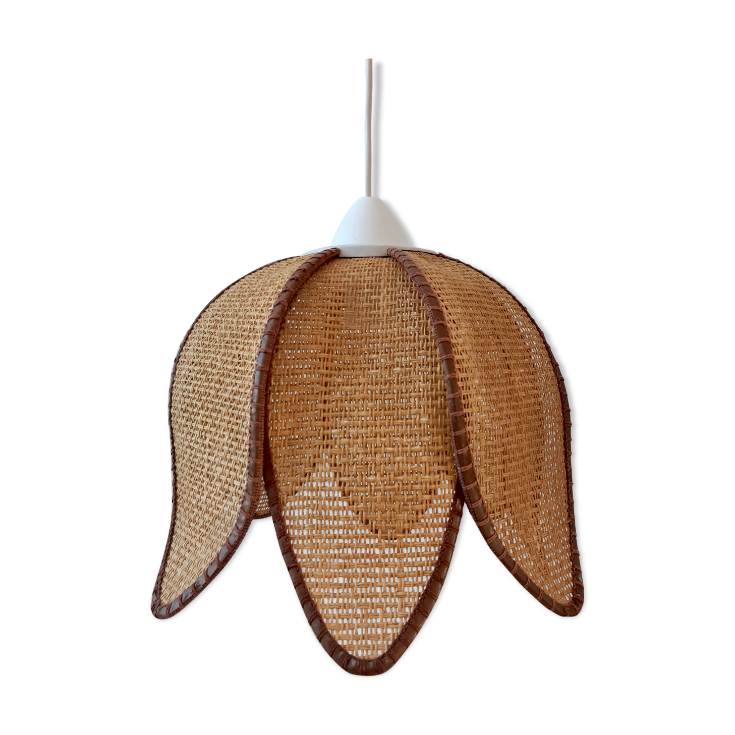 Suspension lotus / petal in cannage 60s