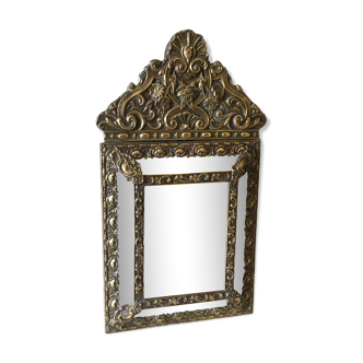Miroir à parcloses en laiton répoussé 61x35cm