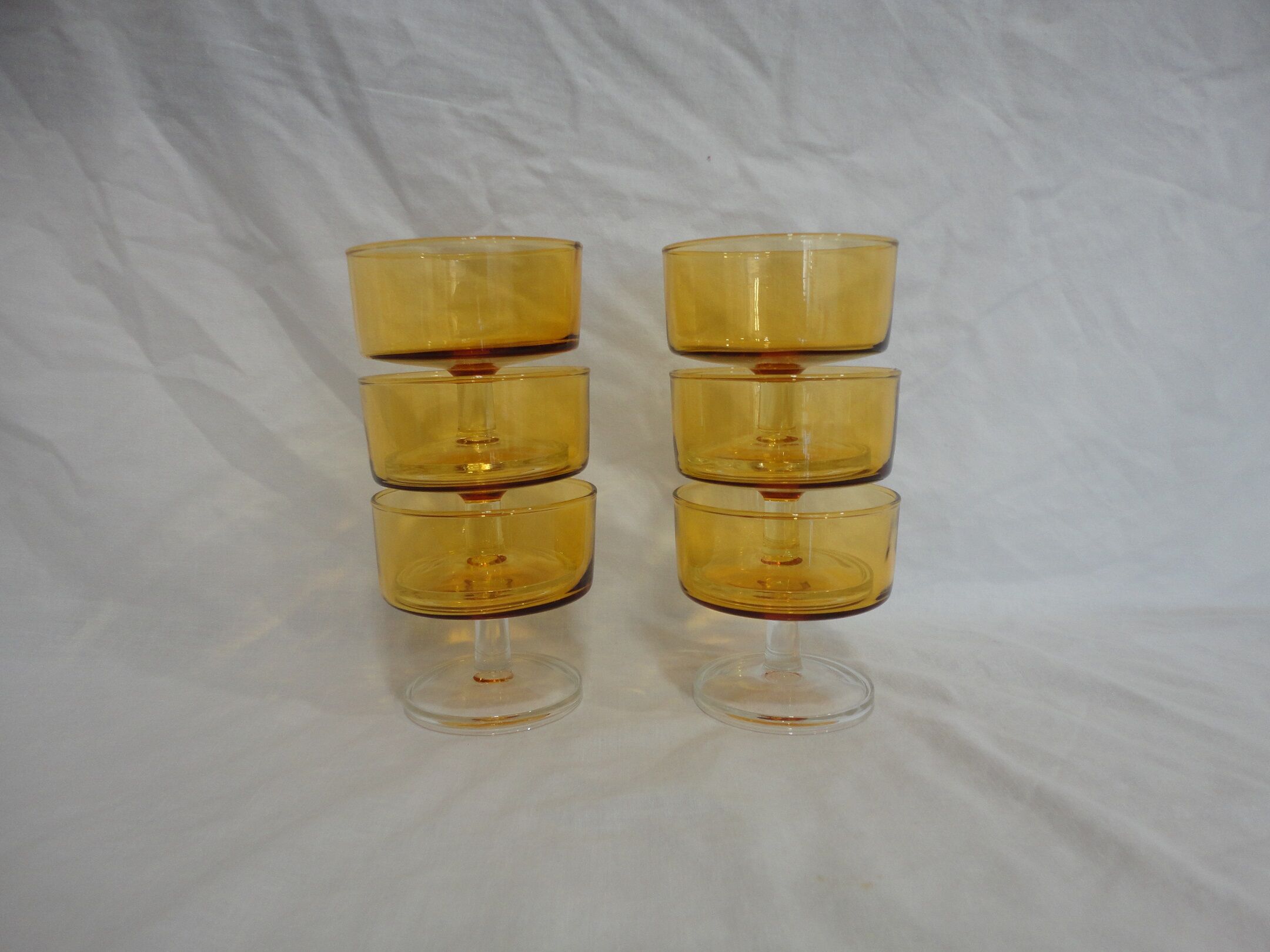 Lot de coupes vintage en verre jaune