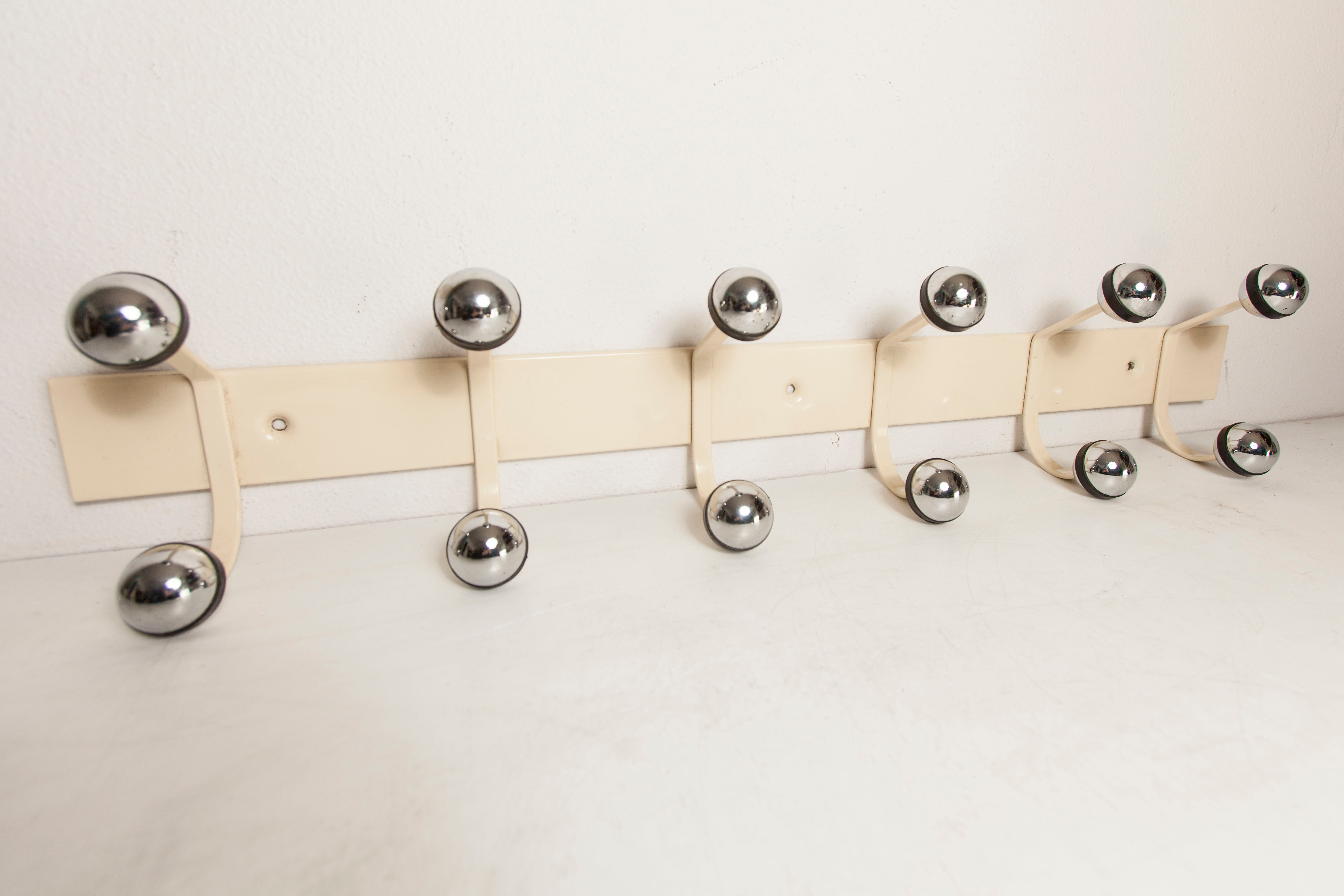 Wall coat rack 12 hooks balls 1970 beige and chrome