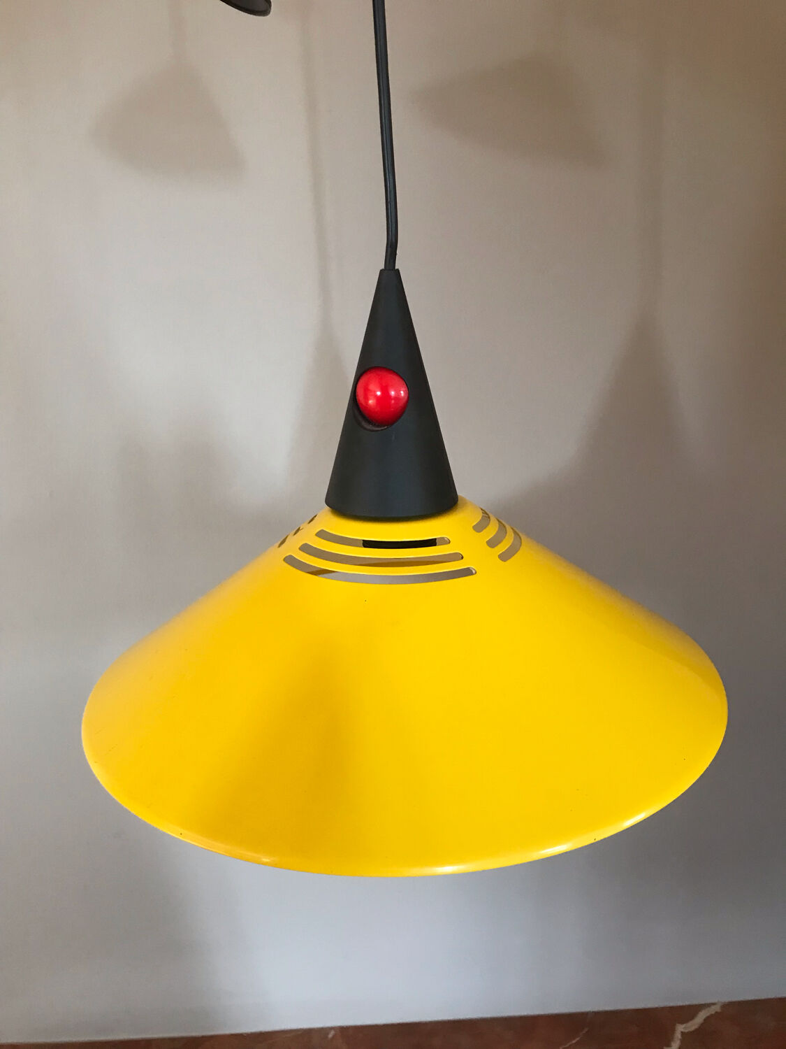 Postmodern suspension lamp brilliant yellow