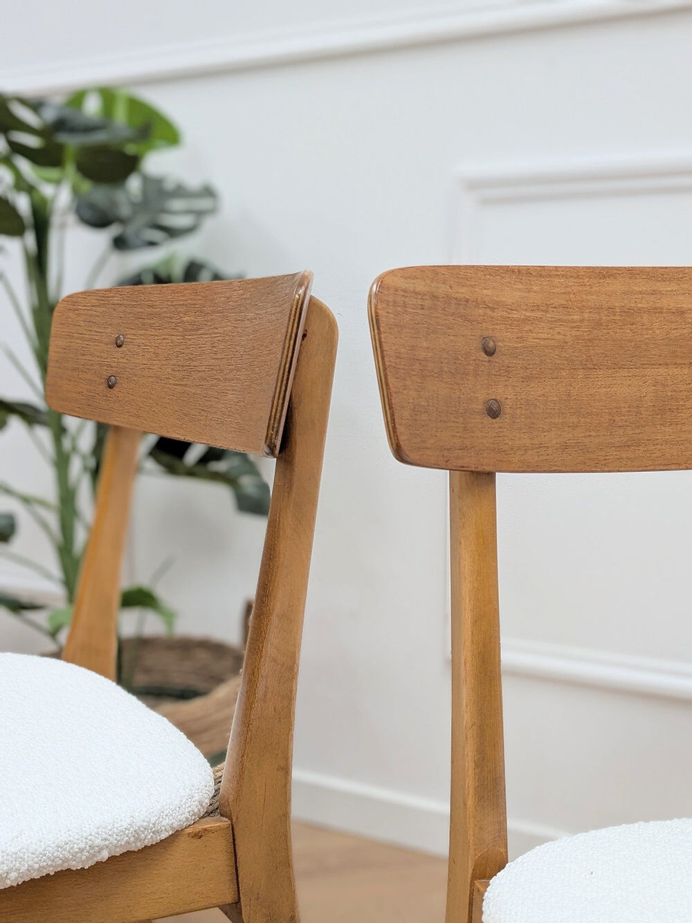 Set of 2 vintage chairs