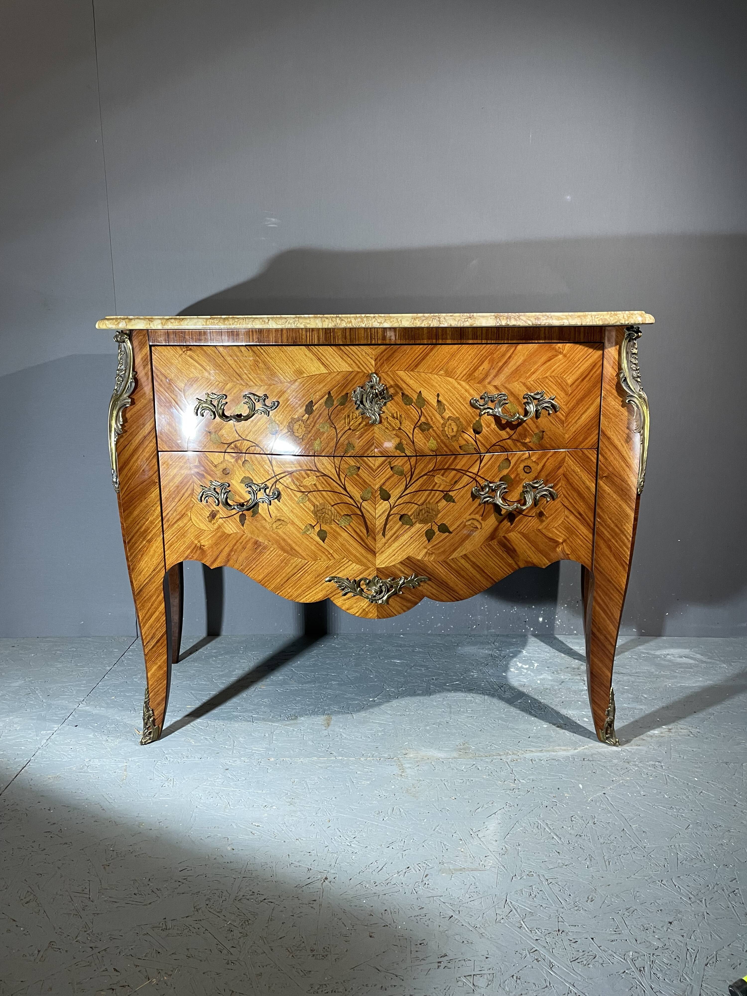 Commode de style Louis XV