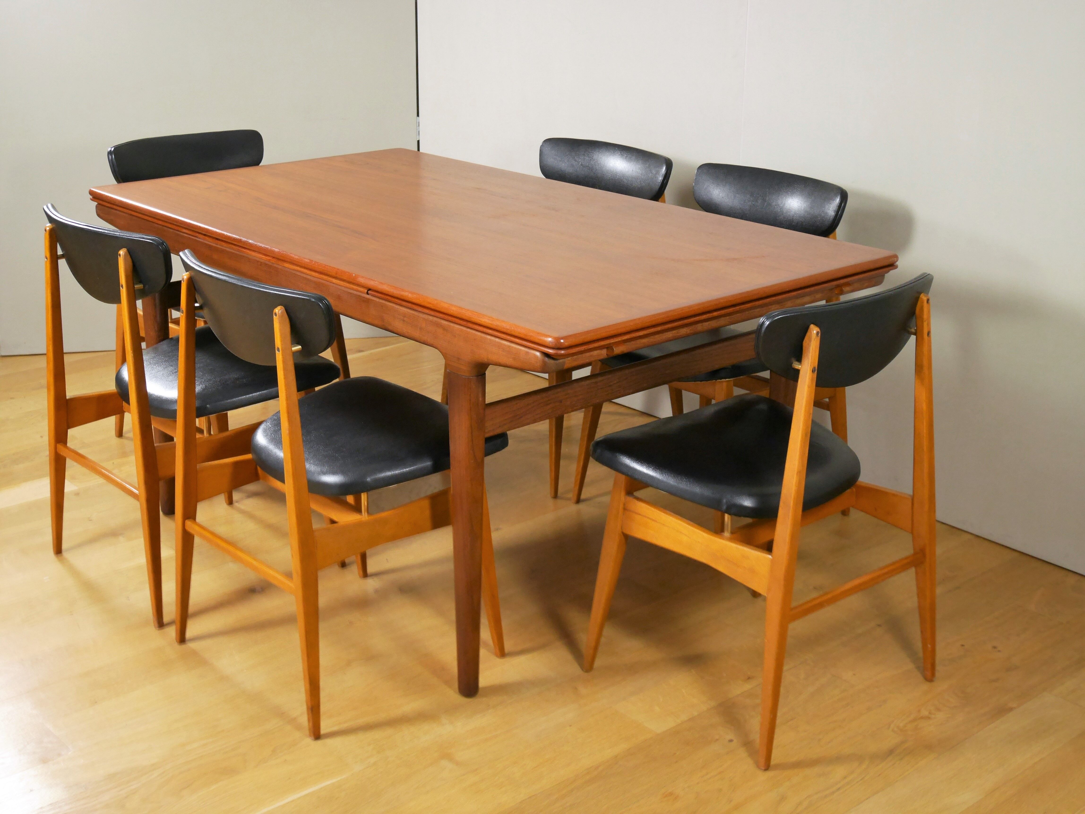 Scandinavian dining table by Johannes Andersen 2 extensions 60s