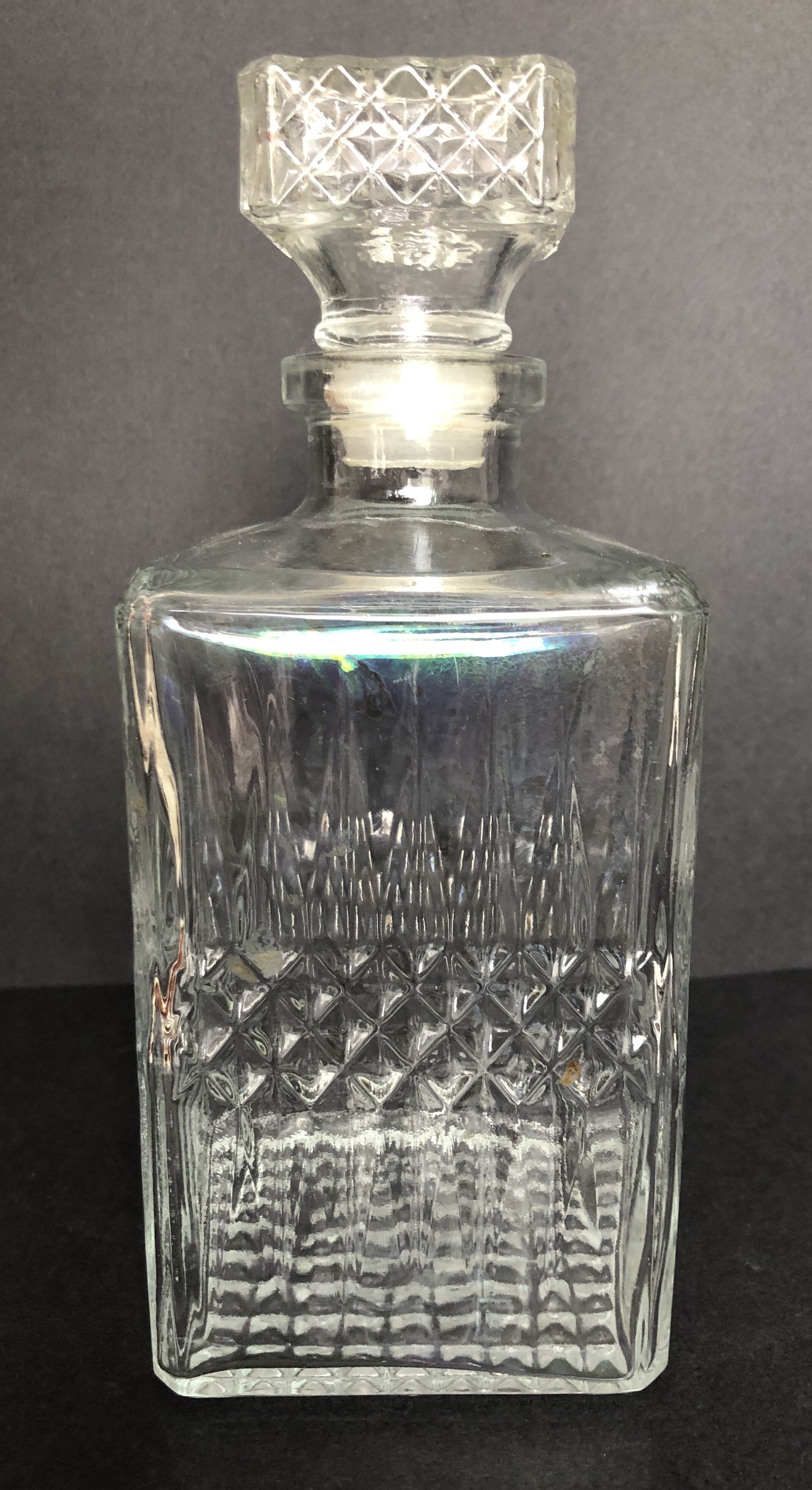Glass whisky decanter