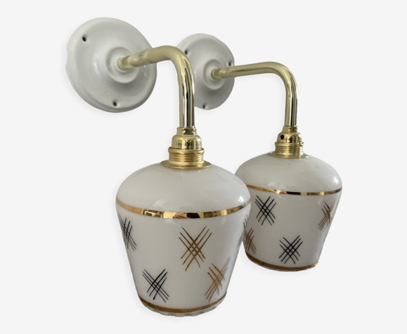Paire d’appliques vintage en opaline blanche