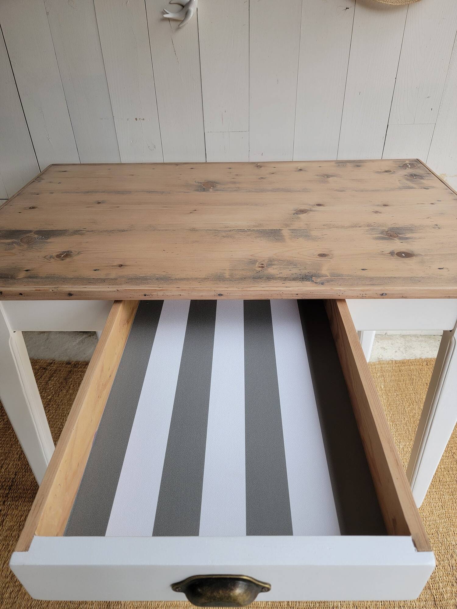 Rectangular wooden dining table - 4/6 people