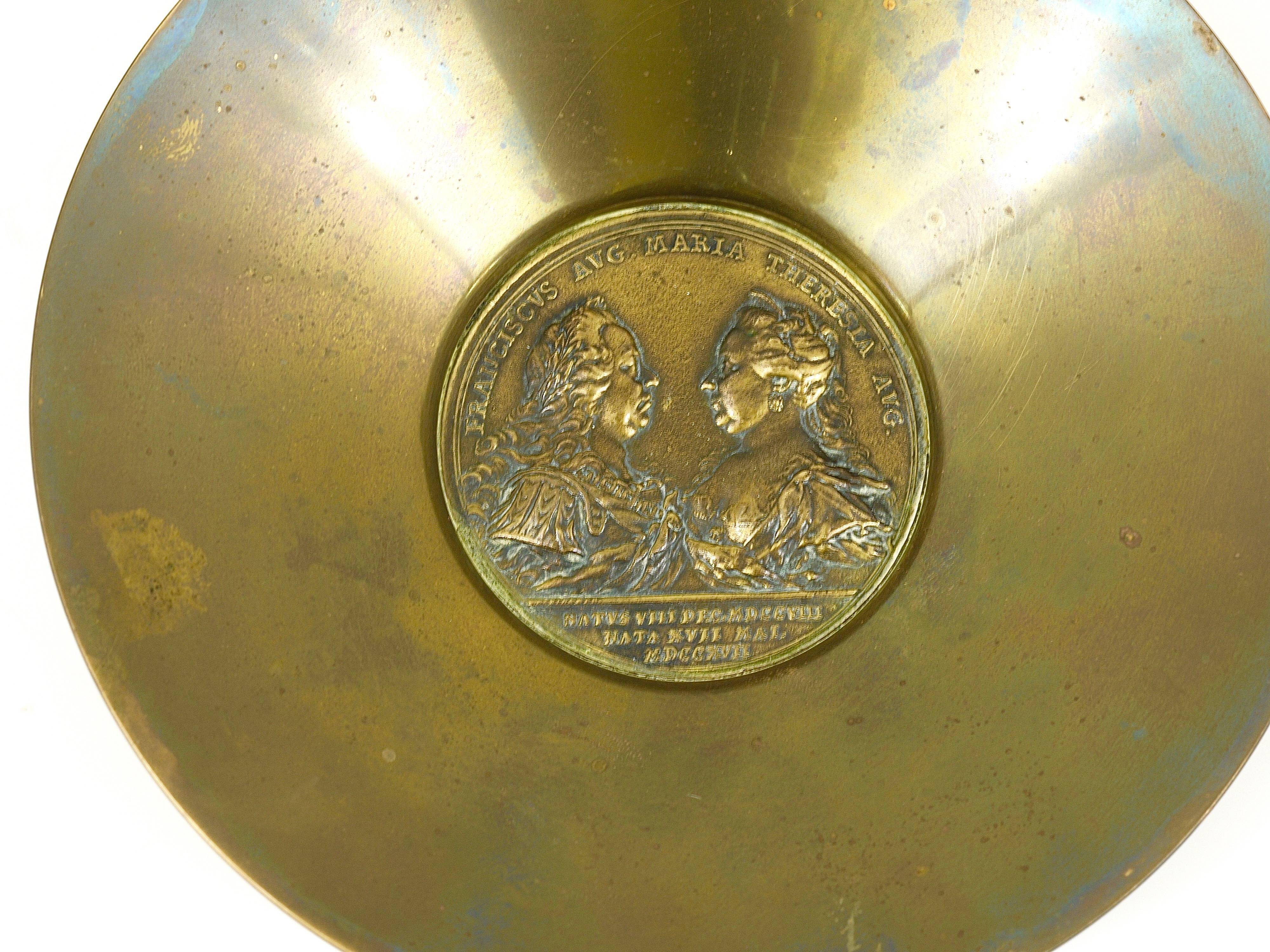 Plateau Carl Auböck II en laiton, bol, vide-poche, pièce Maria Theresia, Autriche, années 1950