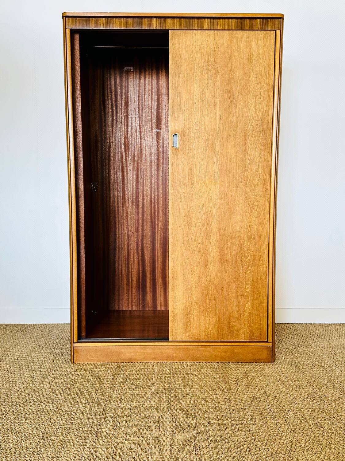 Vintage Austinsuite 1960s wardrobe