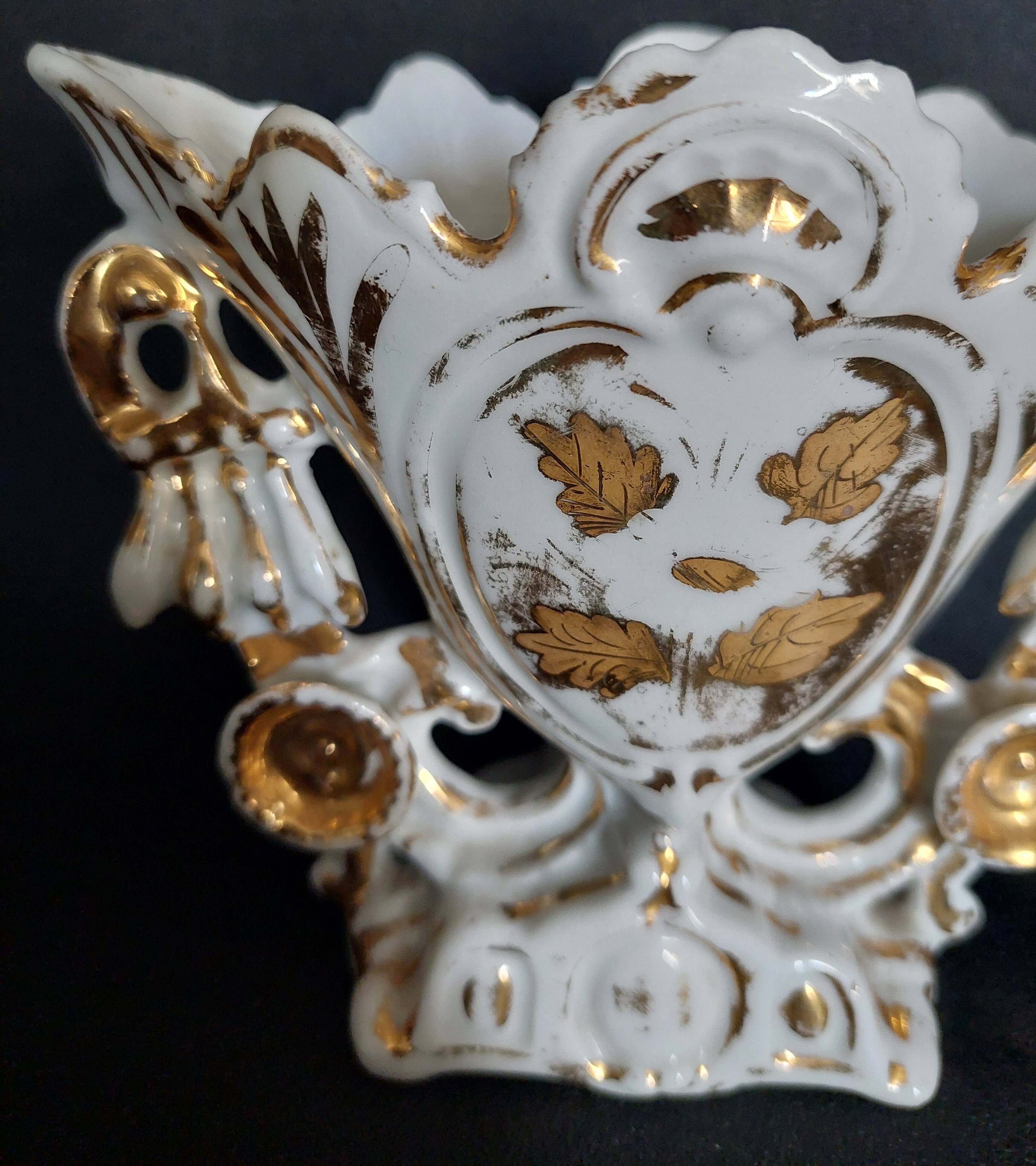 White and gold Paris porcelain bridal vase, late 19th century