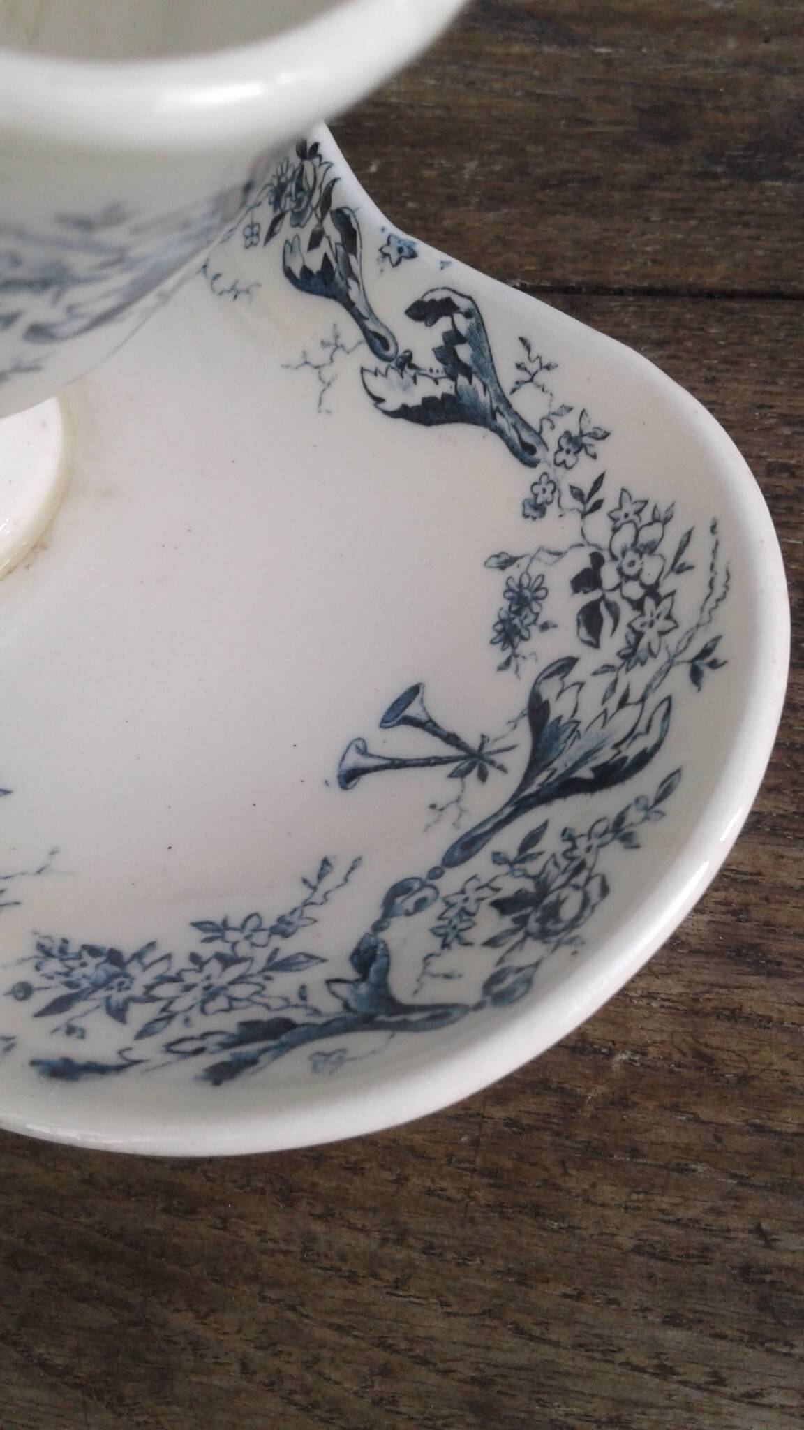 Gien sauce boat