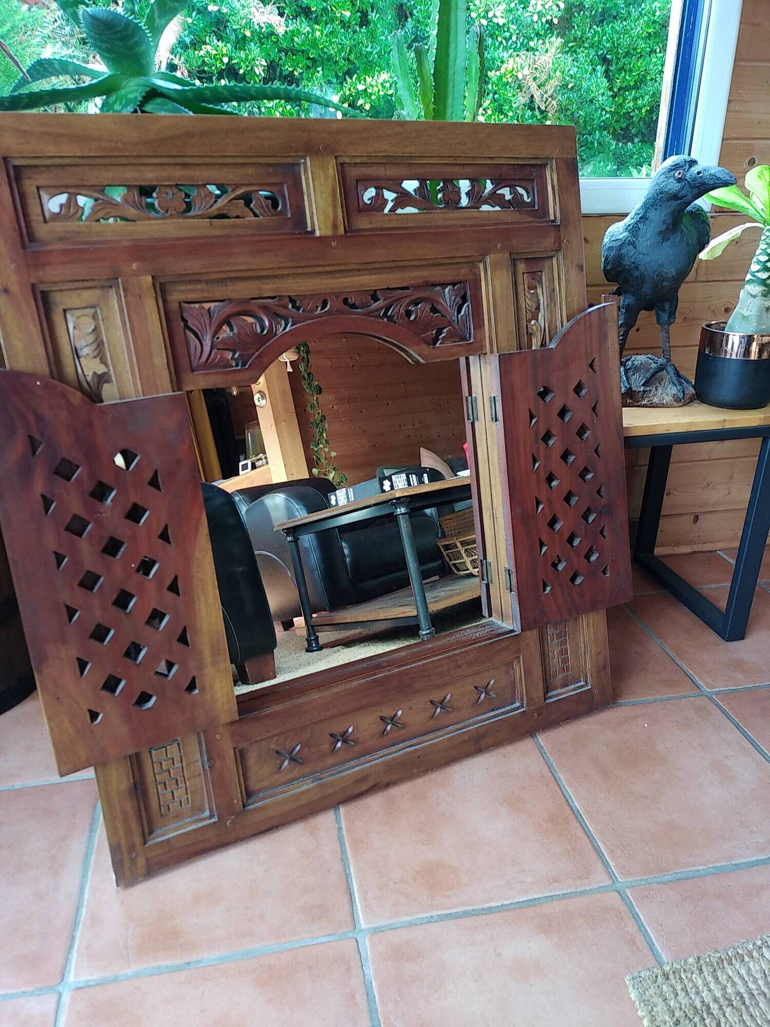 Miroir Balinais Vintage à Porte Volet Sculpté à la Main .