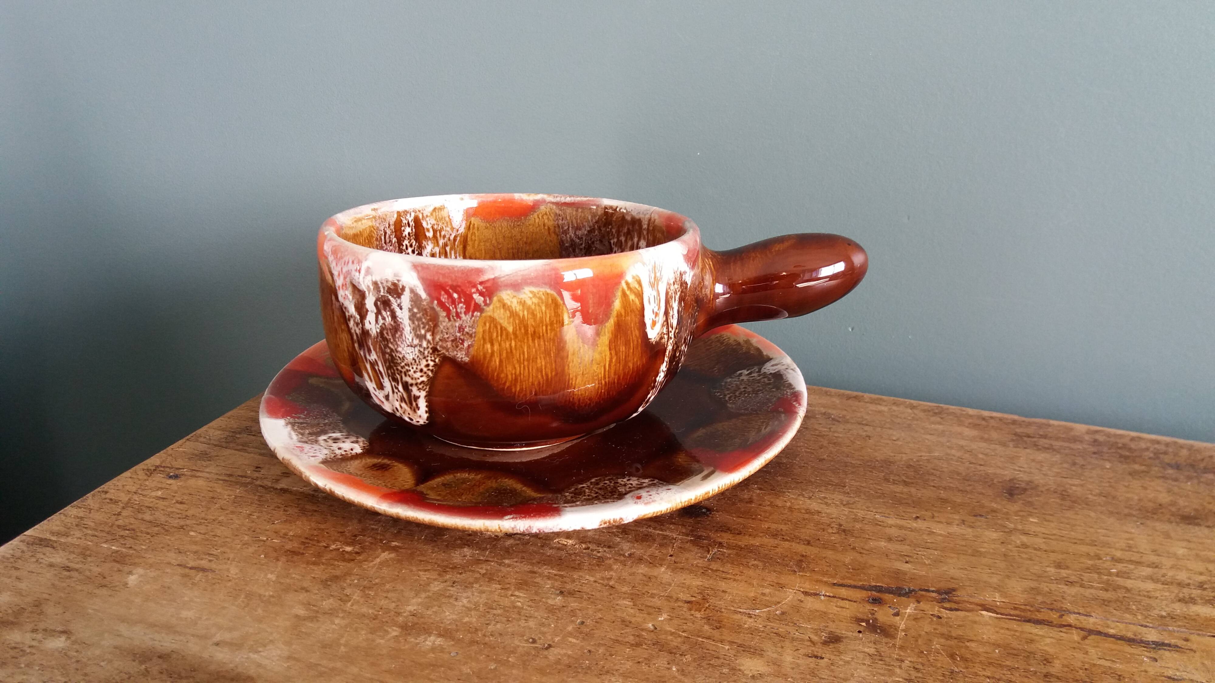 Cup, saucer, breakfast, Vallauris in flame-patterned ceramic.