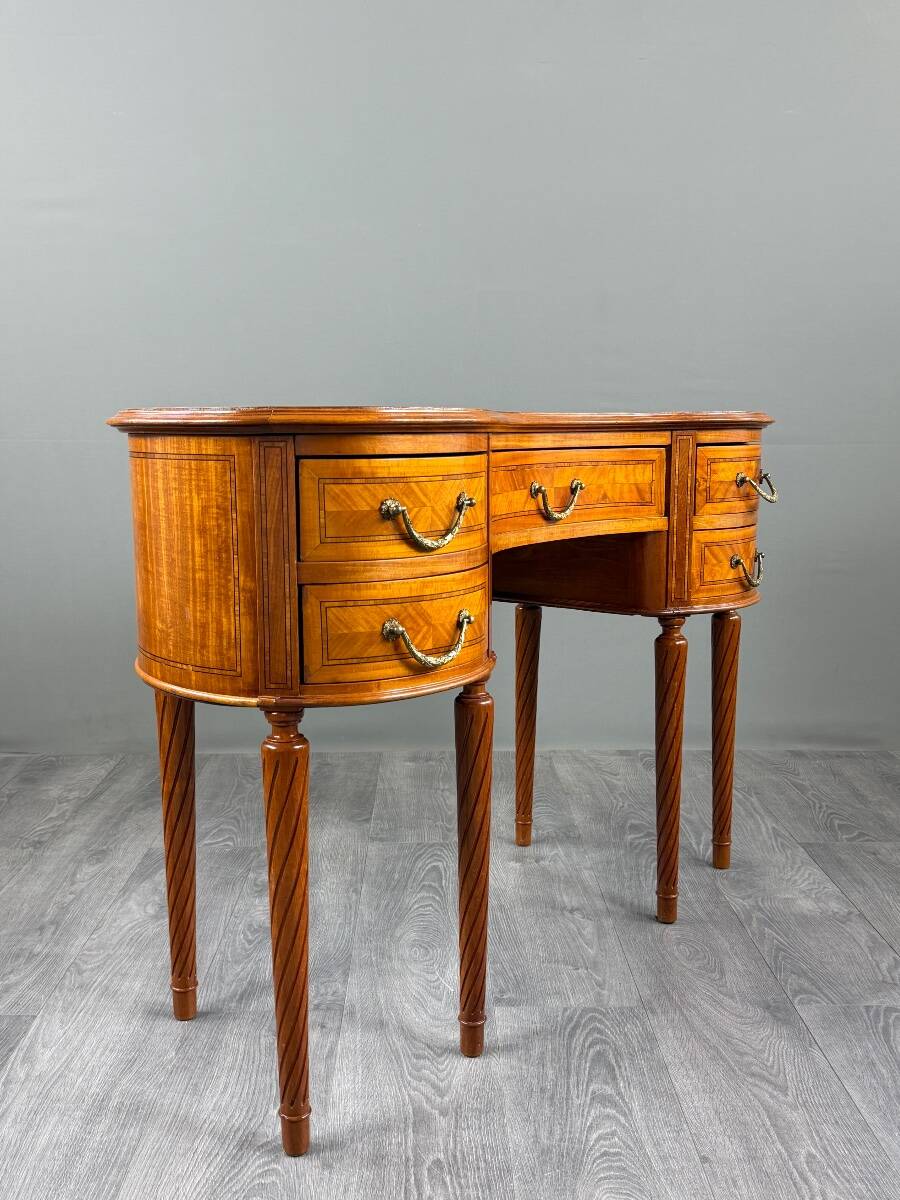 Bureau de dame de style Louis XVI, XIXe siècle