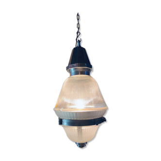 Prismatic glass suspension