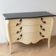 Grande commode style Louis XV de couleur crème