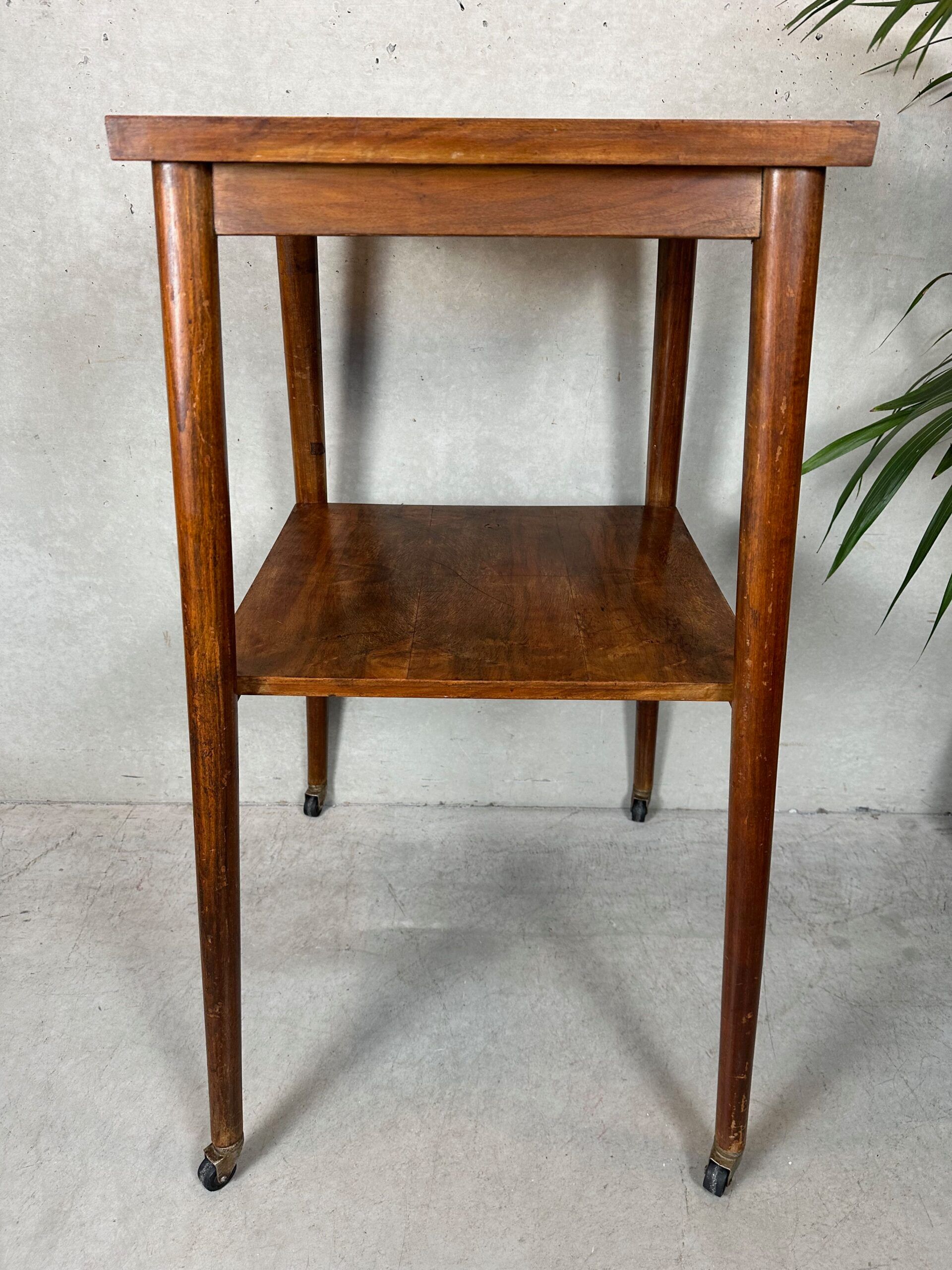 Vintage (tall) side table / plant table on wheels