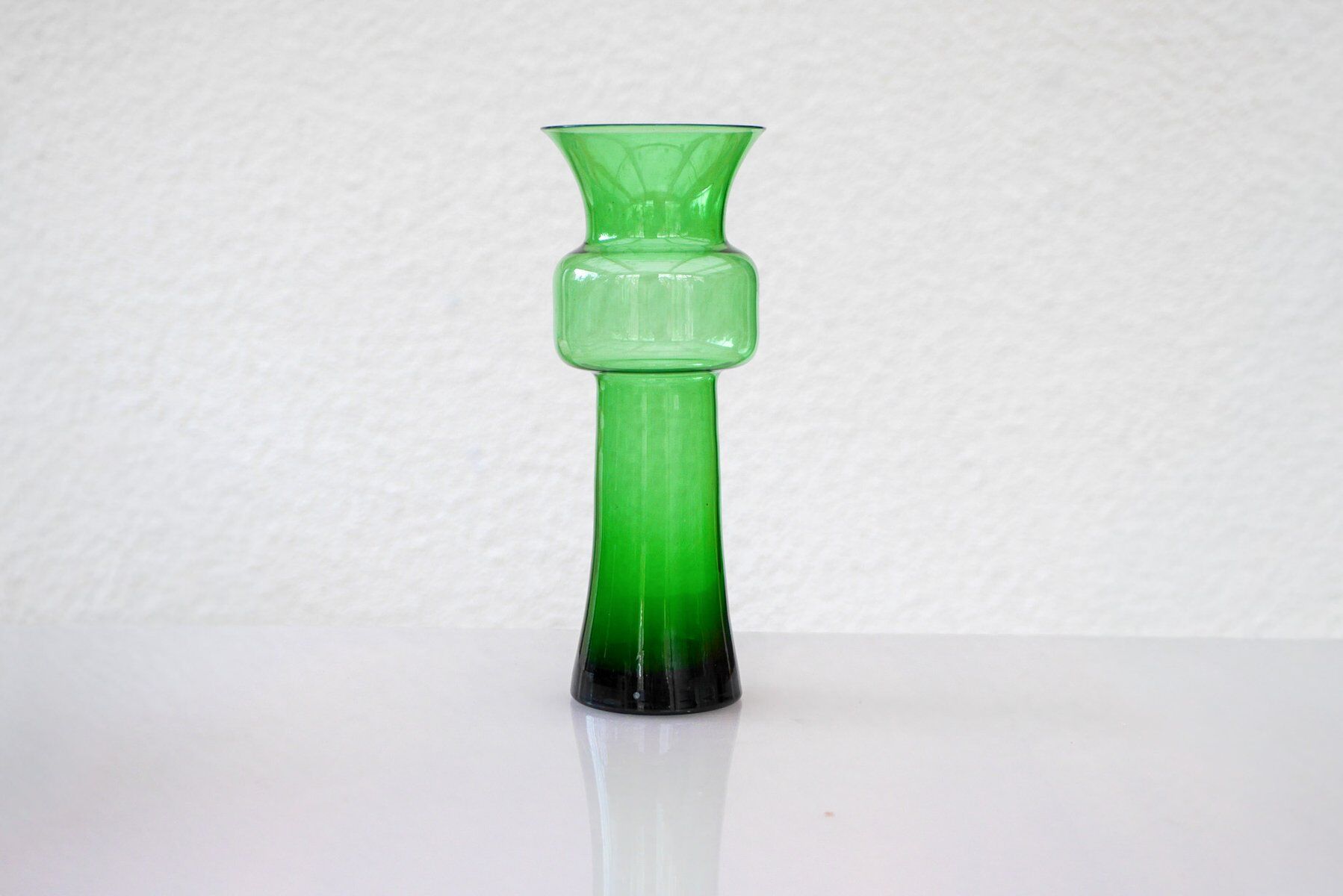 Large green Tang-Li vase by Morales Schildt for Kosta