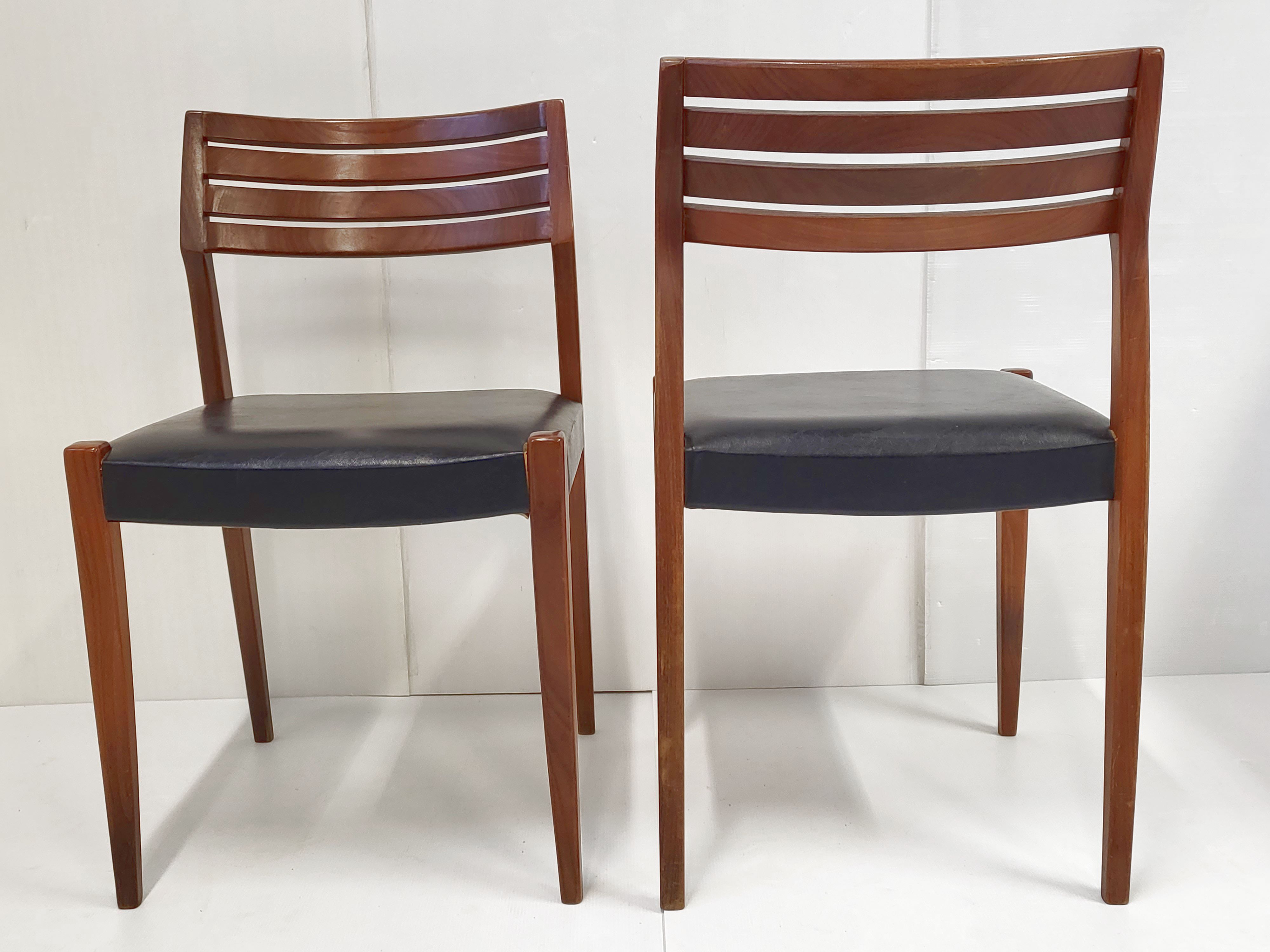 Suite of 6 Scandinavian chairs 1960 vintage