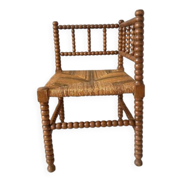 Corner chair in straw and turned wood, fireside chair.