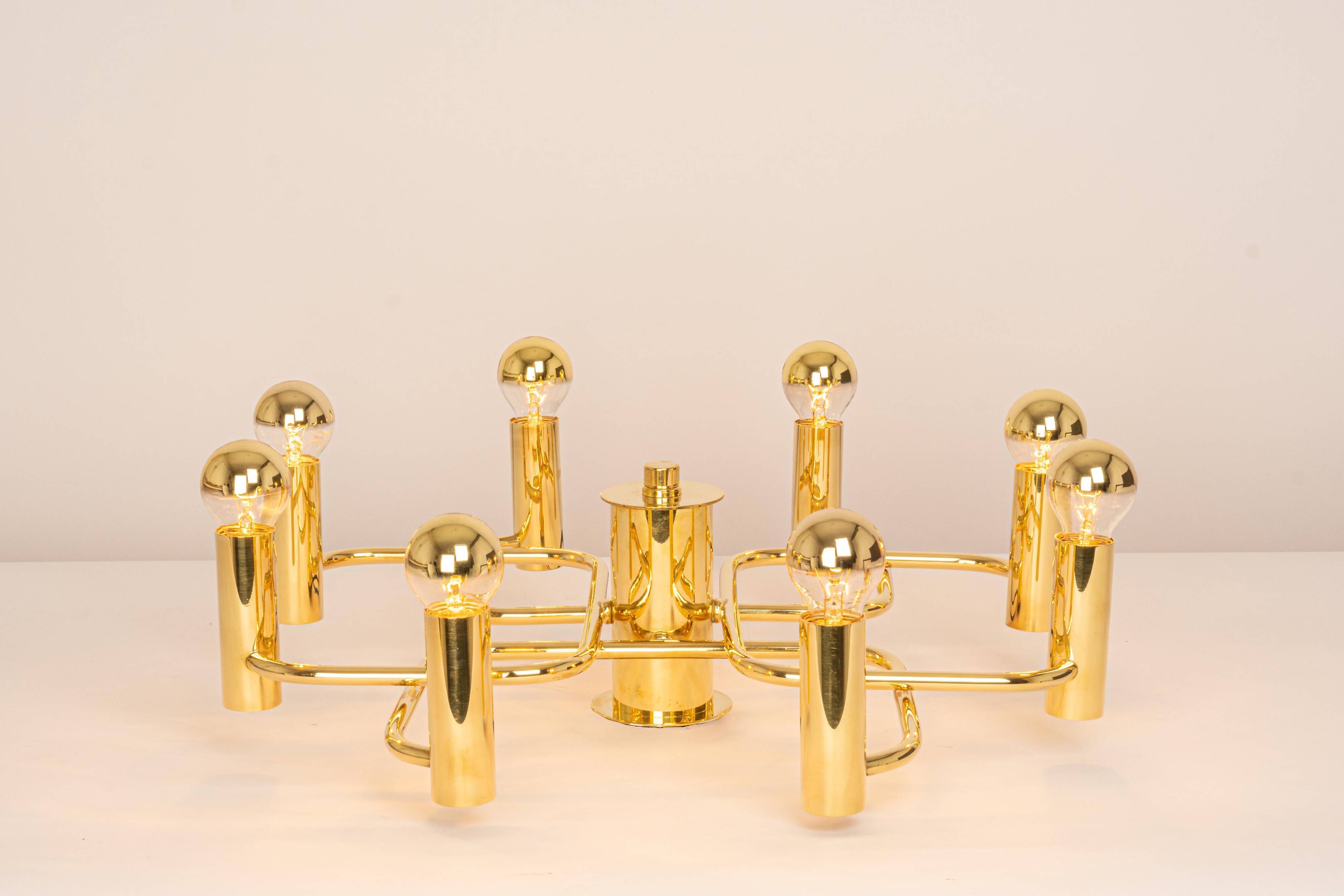 Magnificent mid-century chandelier in the Sciolari style, 1970s.