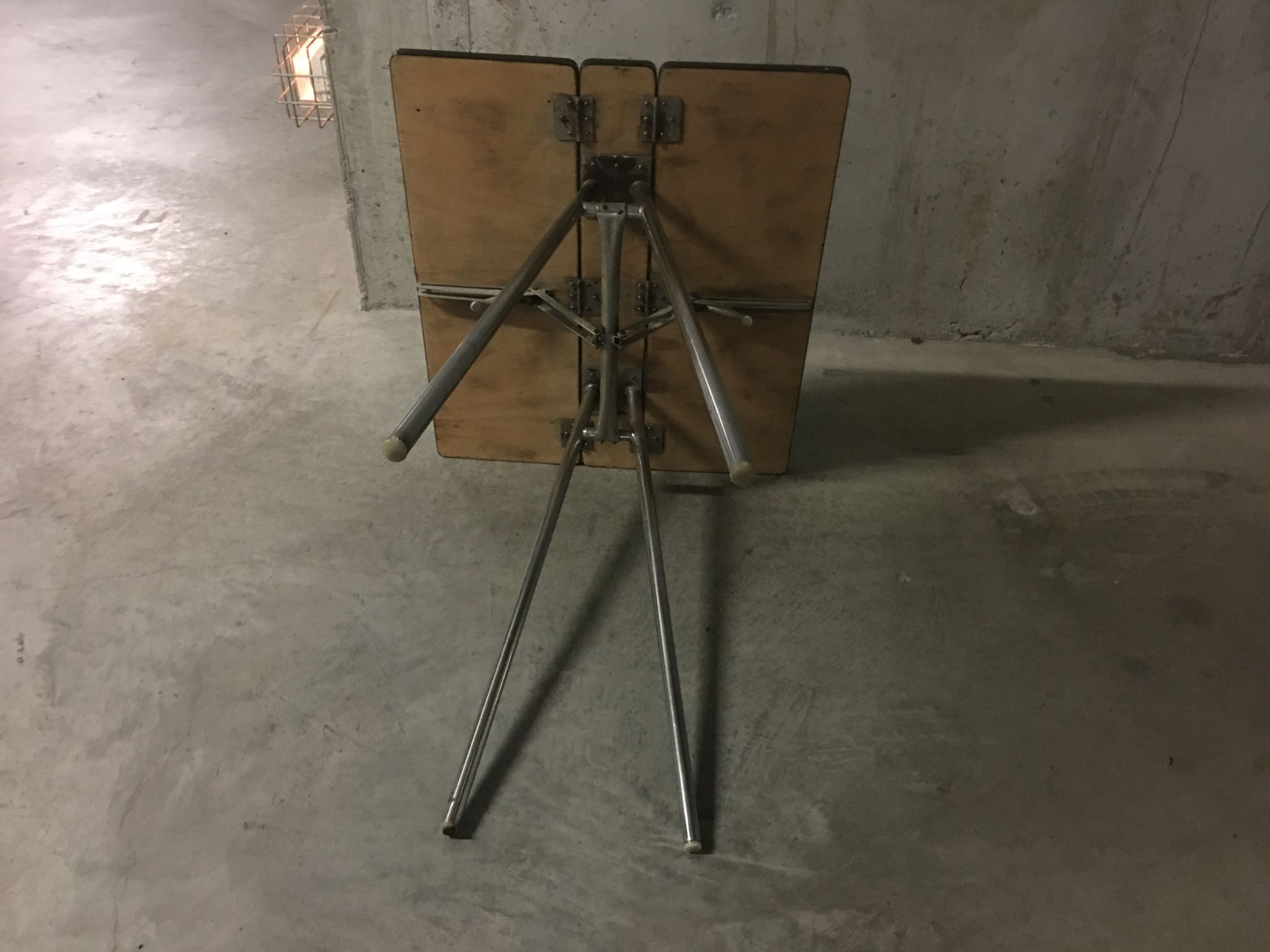 Folding table in 60s formica