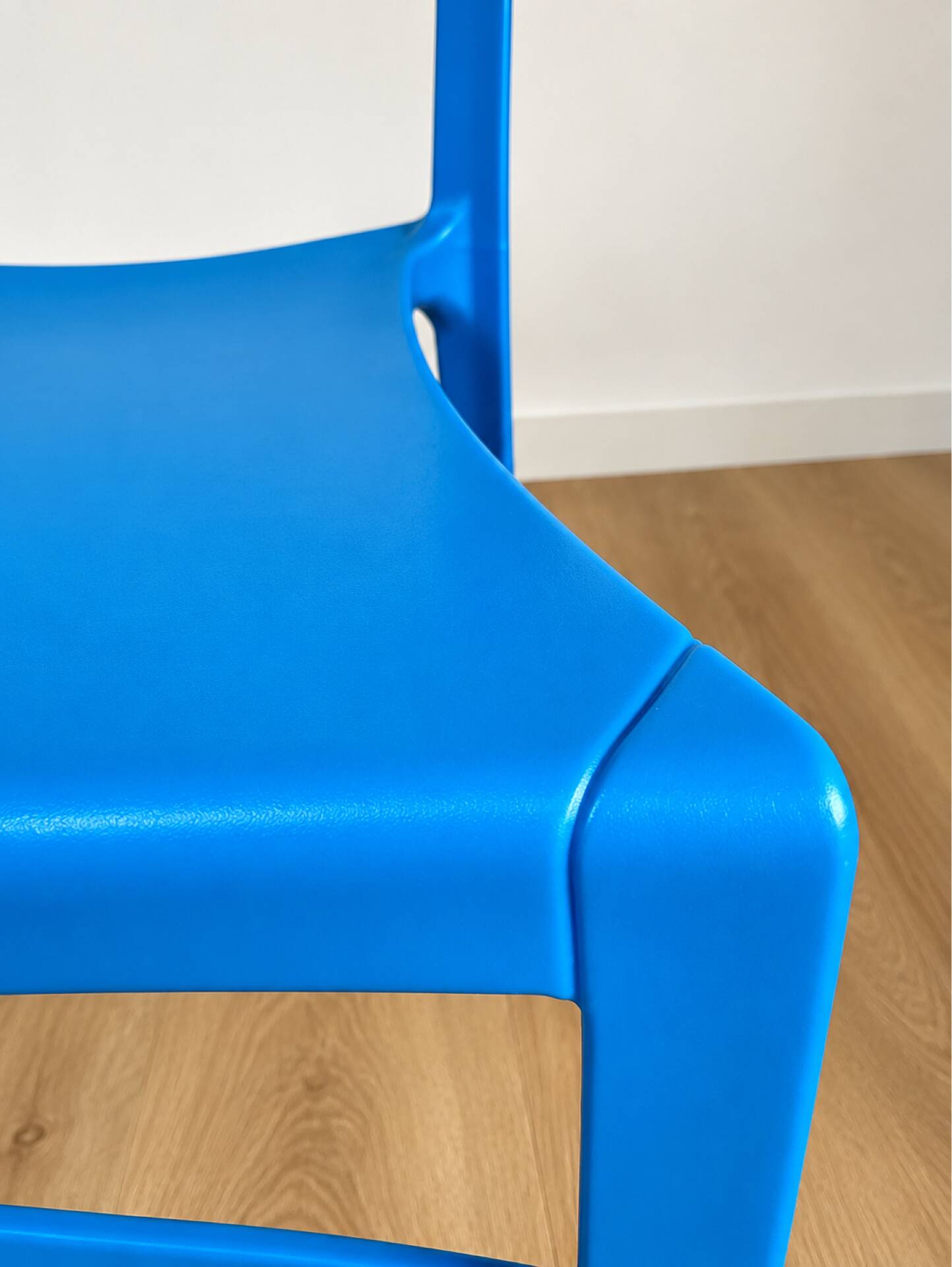 Vintage blue set – 2 chairs and matching side table