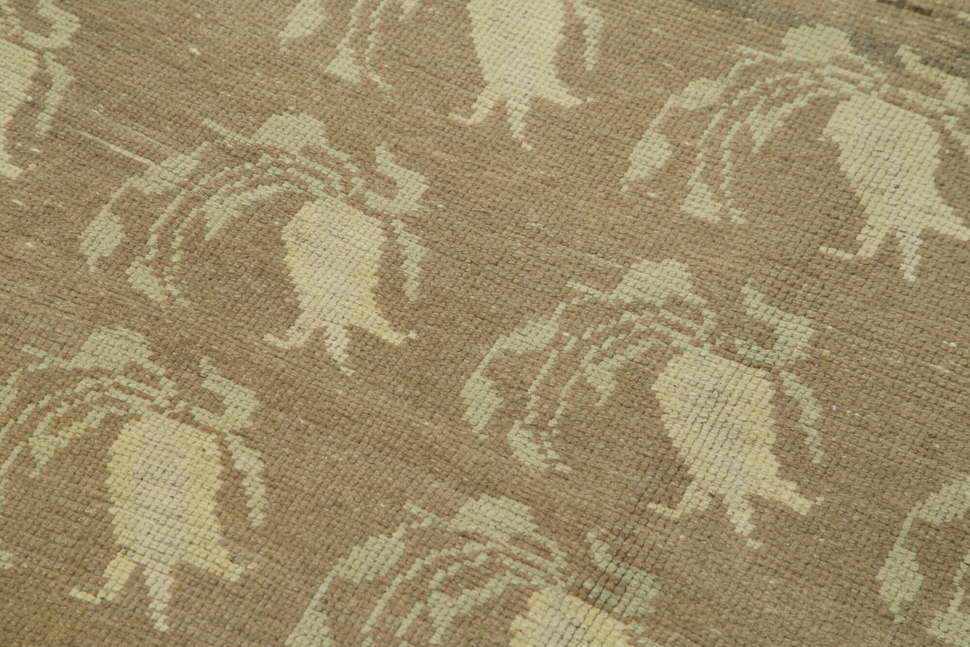 Tapis beige anatolien contemporain tissé à la main 126 cm x 210 cm années 1970