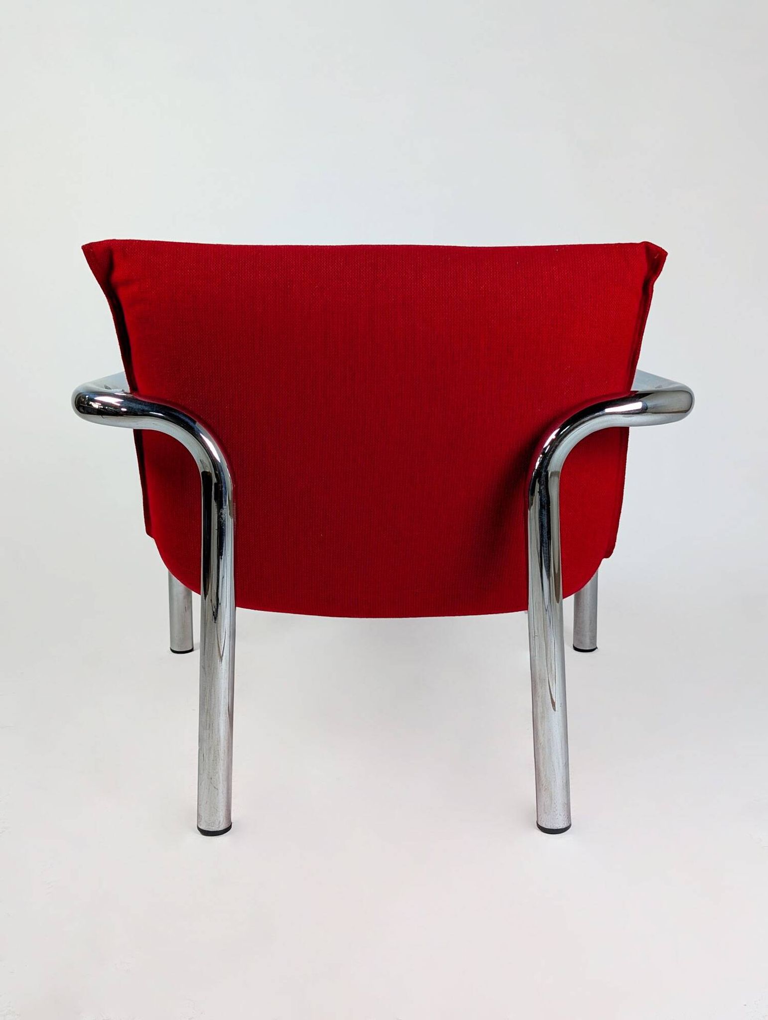 Pair of Italian armchairs in chromed metal and red fabric, 1970