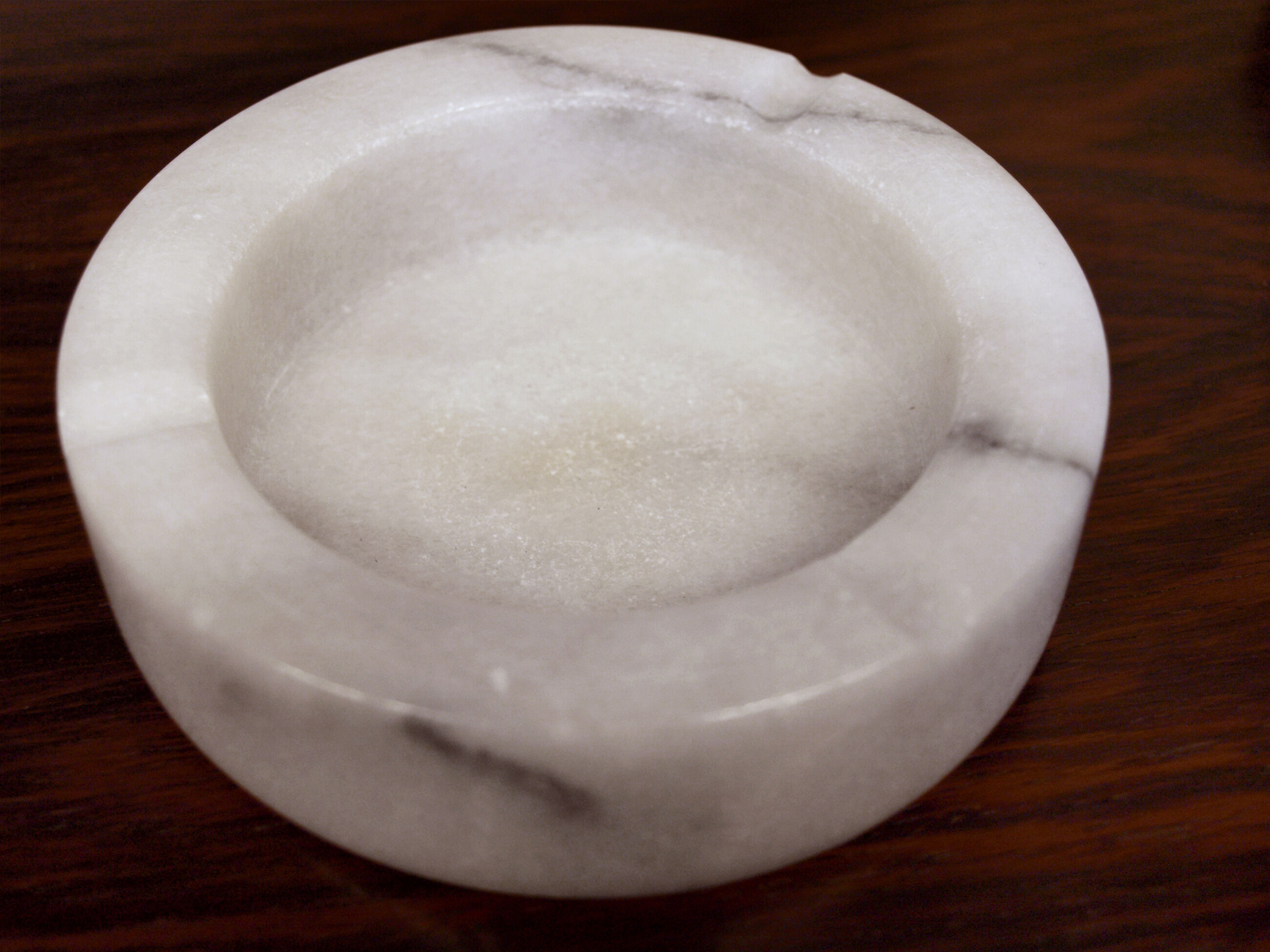 Italian ashtray in Carrara marble