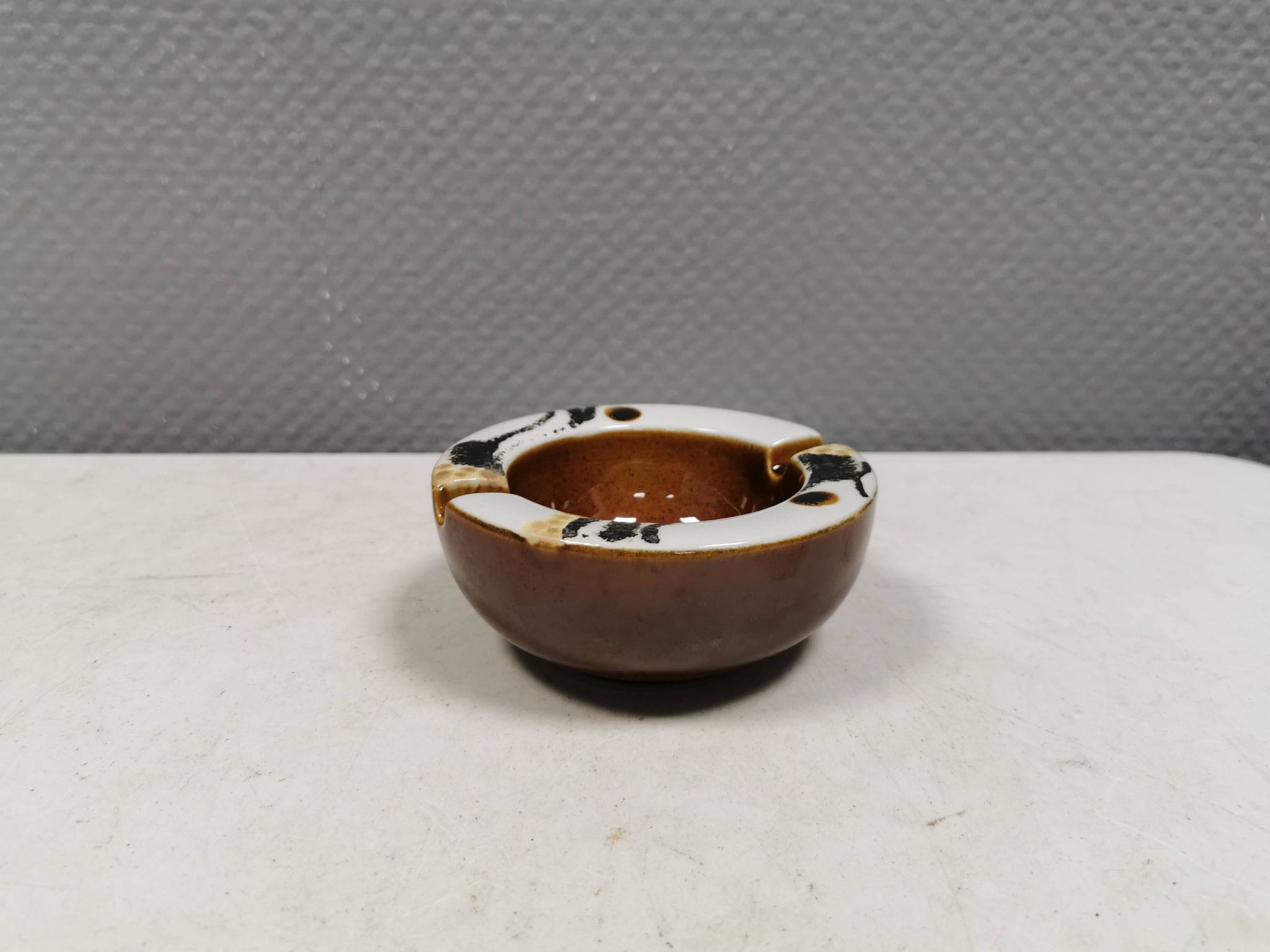 Mid-century ceramic ashtray, by Ellen Malmer for Royal Copenhagen, 1960s.