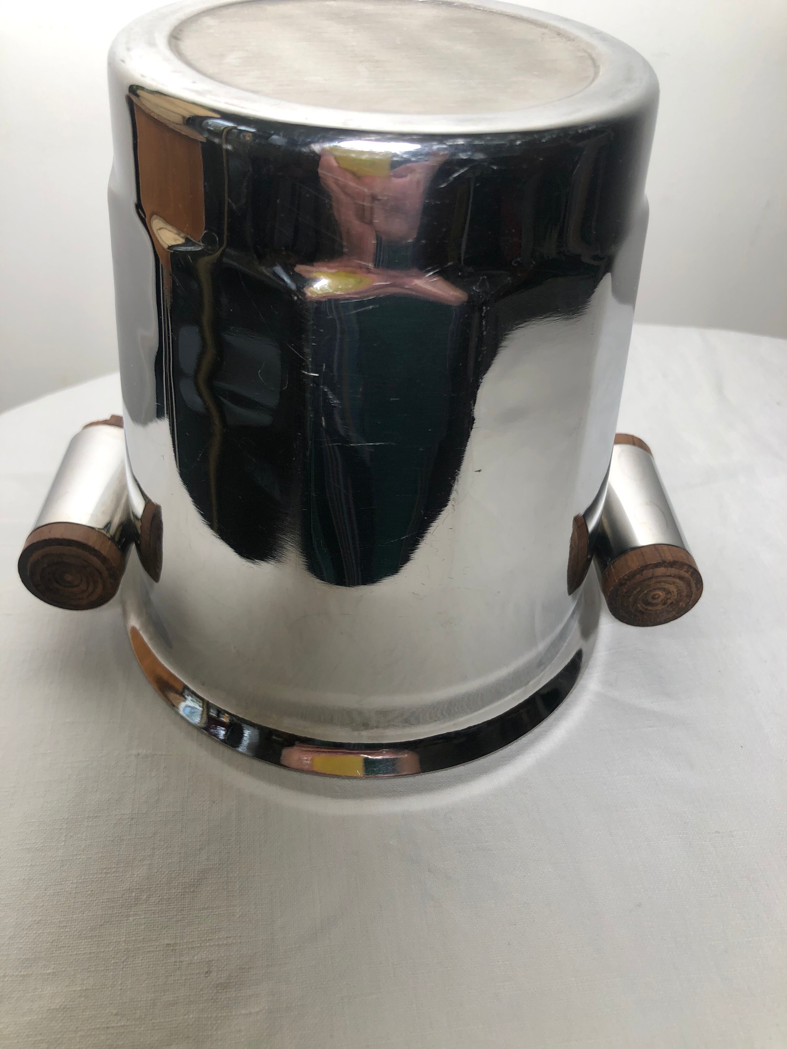 Art-deco ice bucket