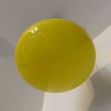 Suspension opaline jaune années 60