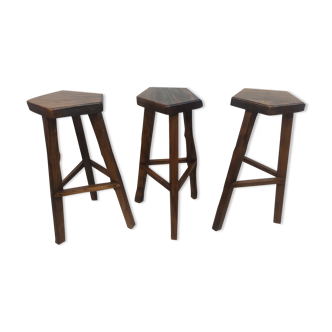 3 tabourets de bar tripode brutaliste en orme massif