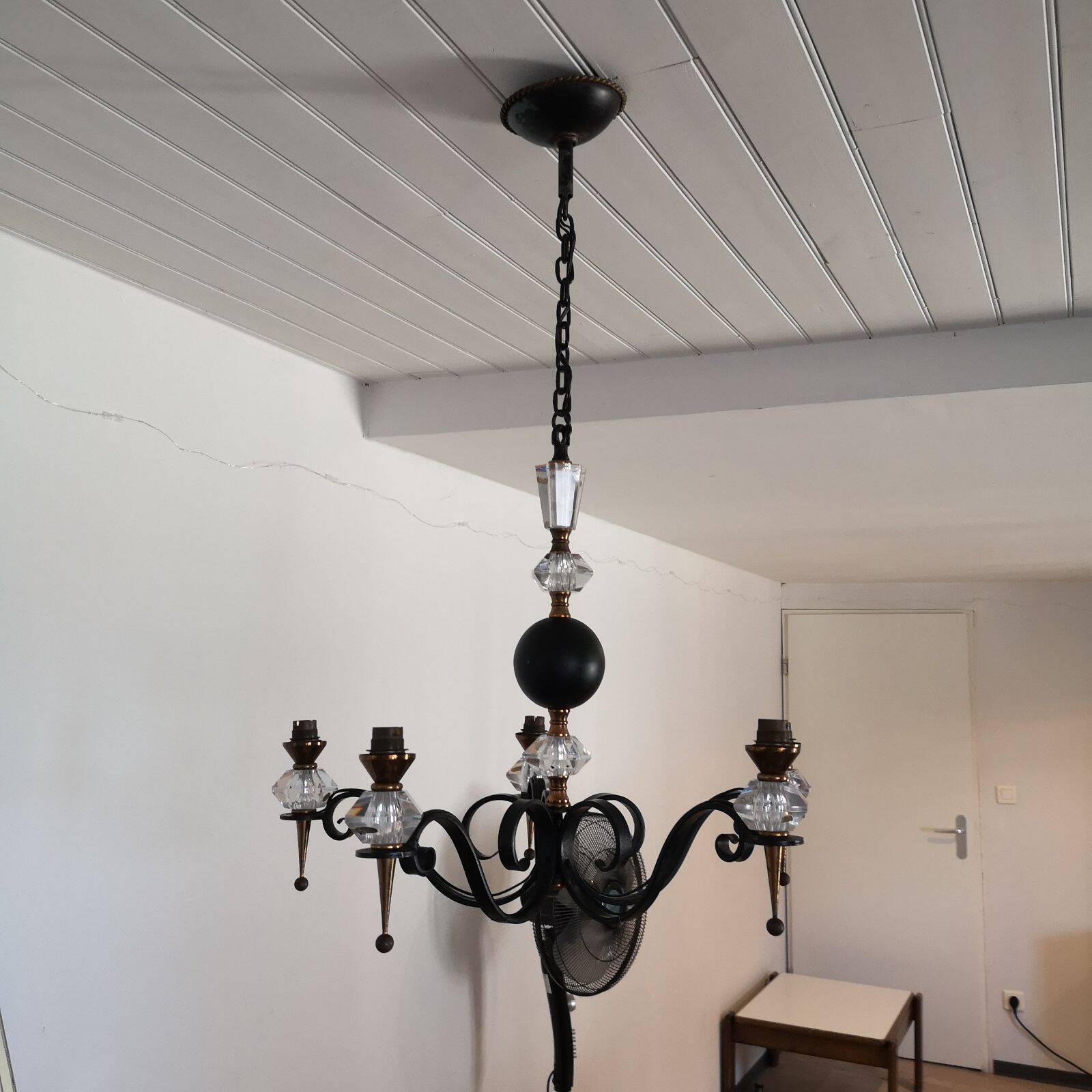 Lustre moderniste en fer forgé, laiton et cristal de Sèvres, 1950