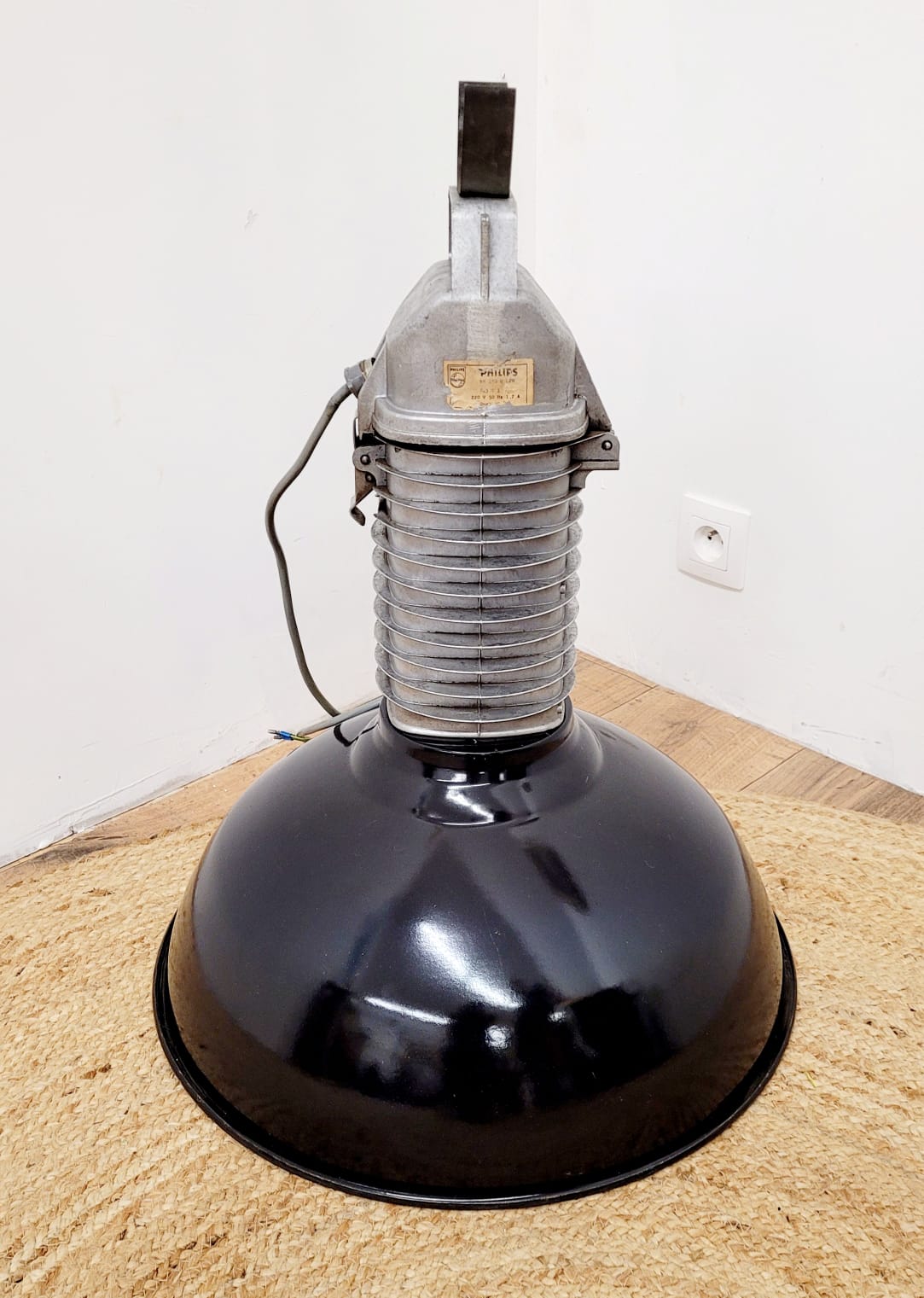 3 philips industrial suspension lamps