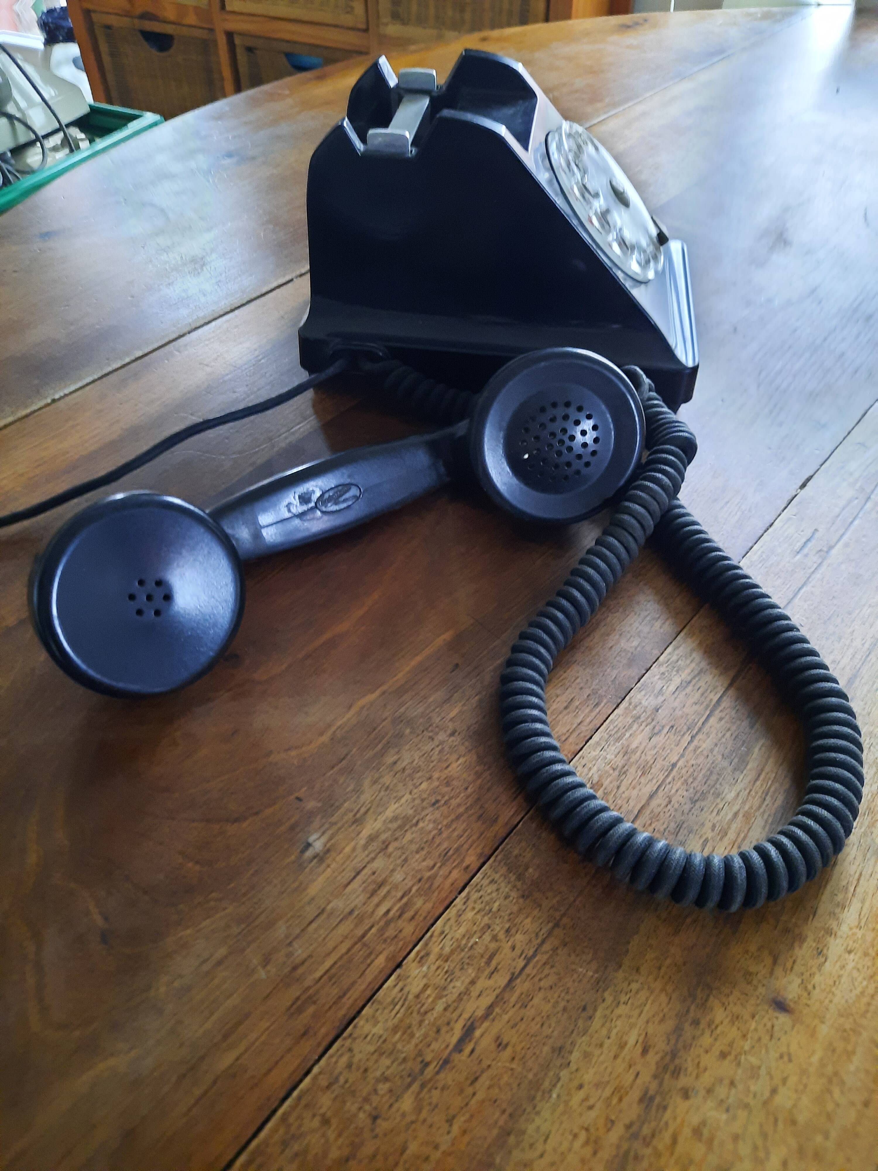 U43 bakelite vintage phone