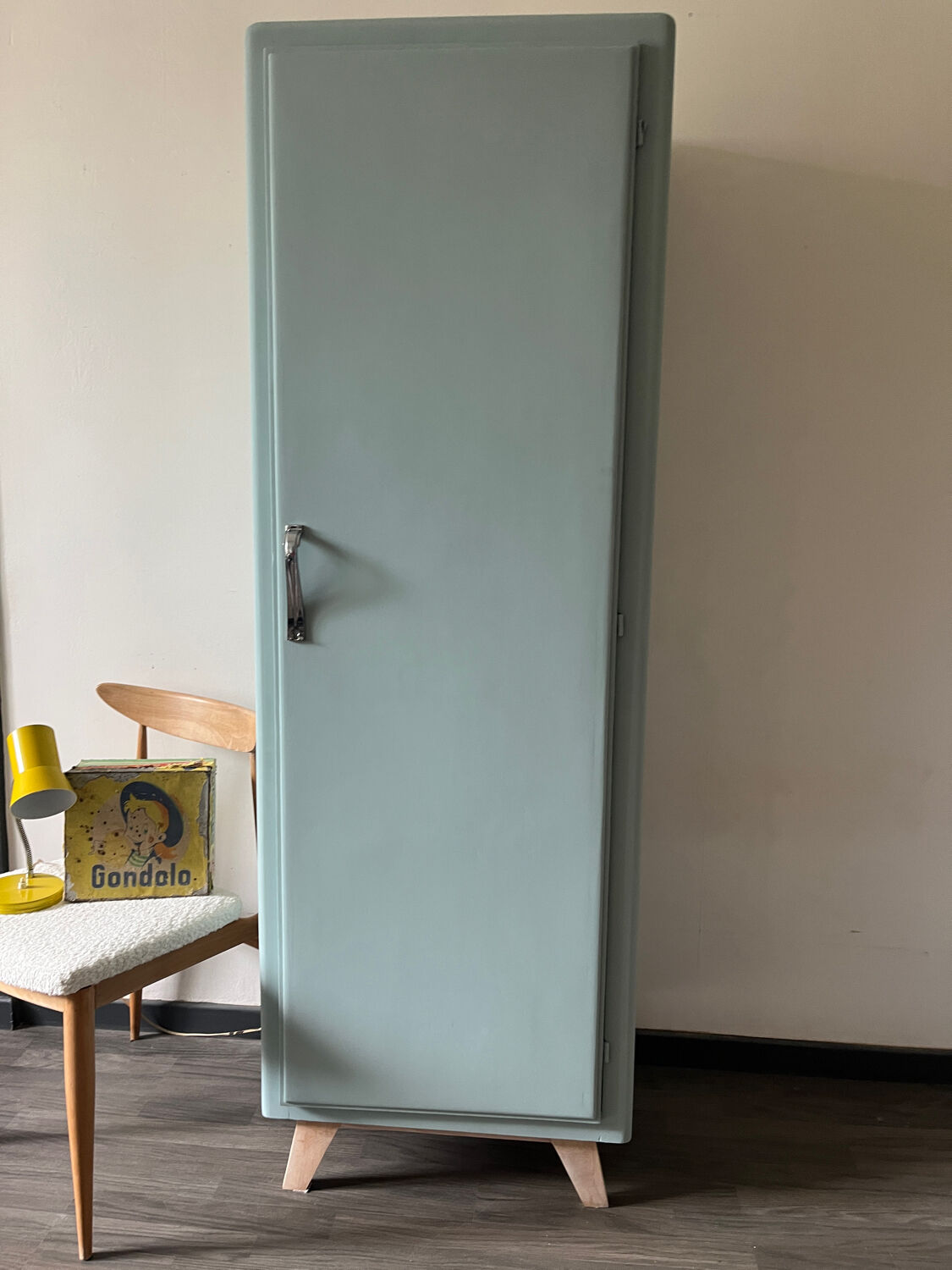 Cabinet 50 feet compass