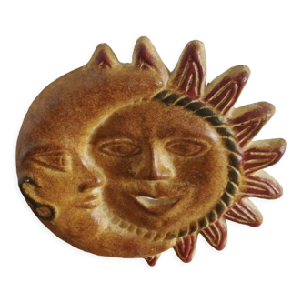 Wall decoration in the shape of sun and moon