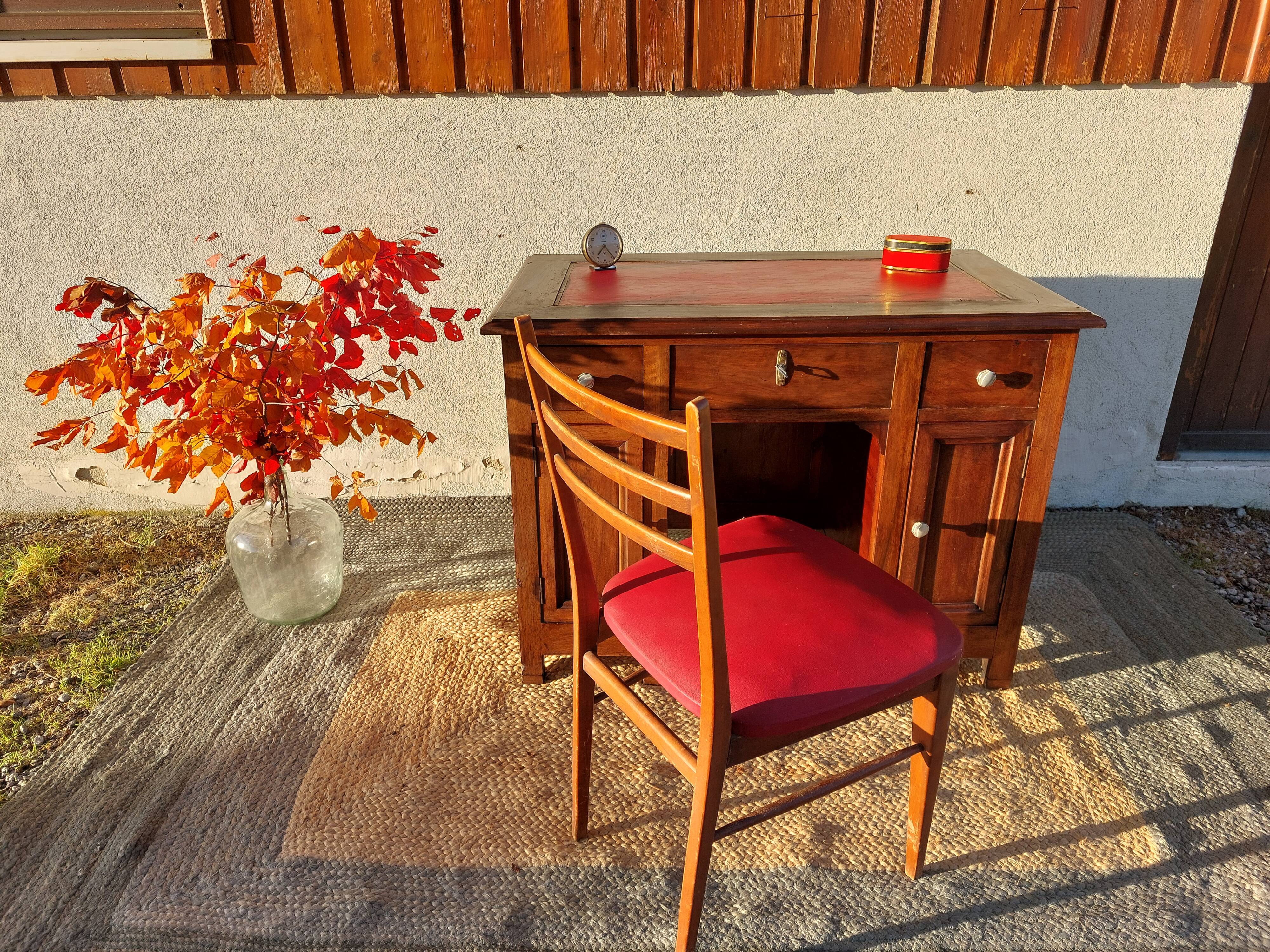 bureau enfant, ado, bois massif et cuir rouge