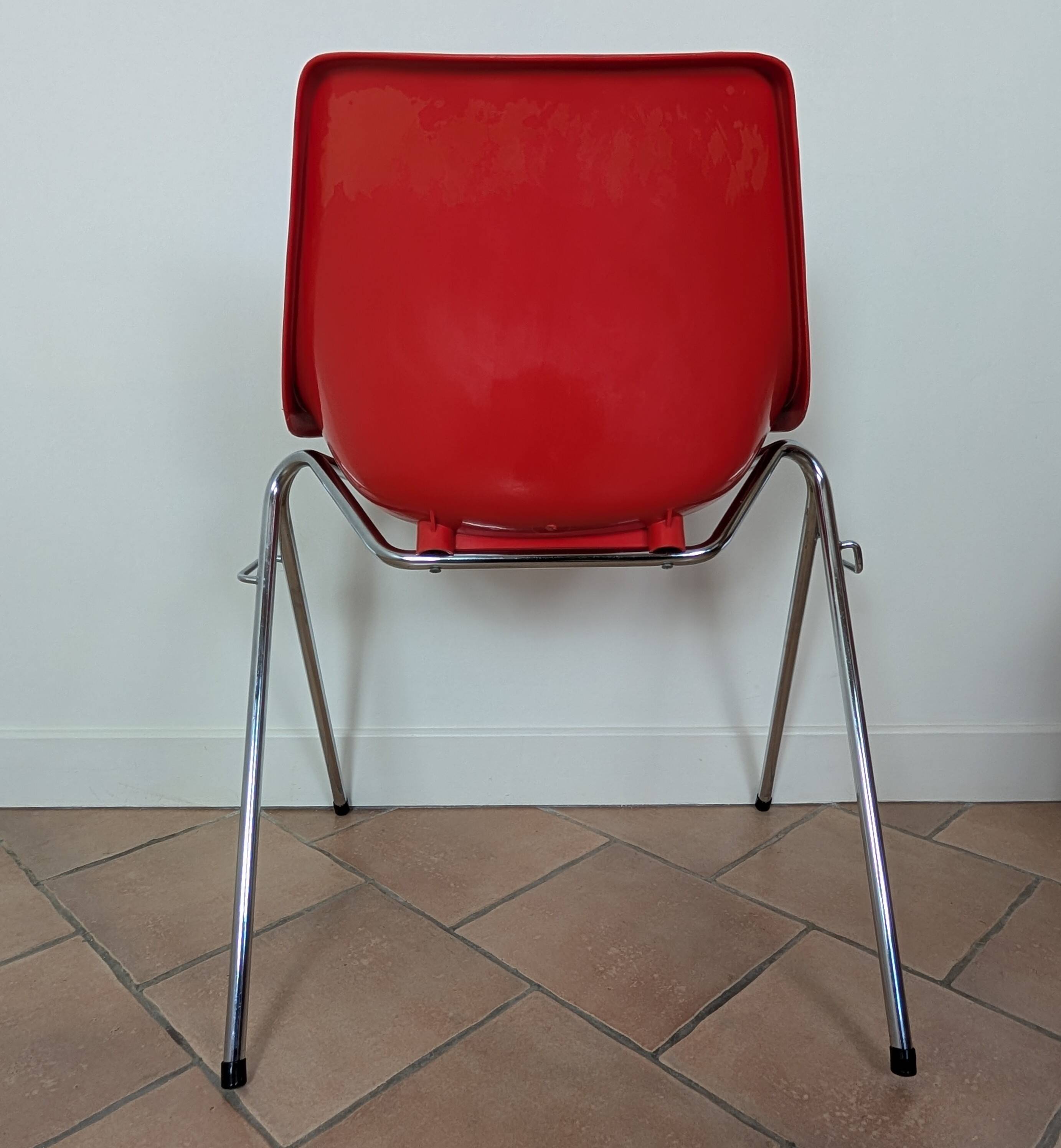 Lafargue L202 stackable chairs