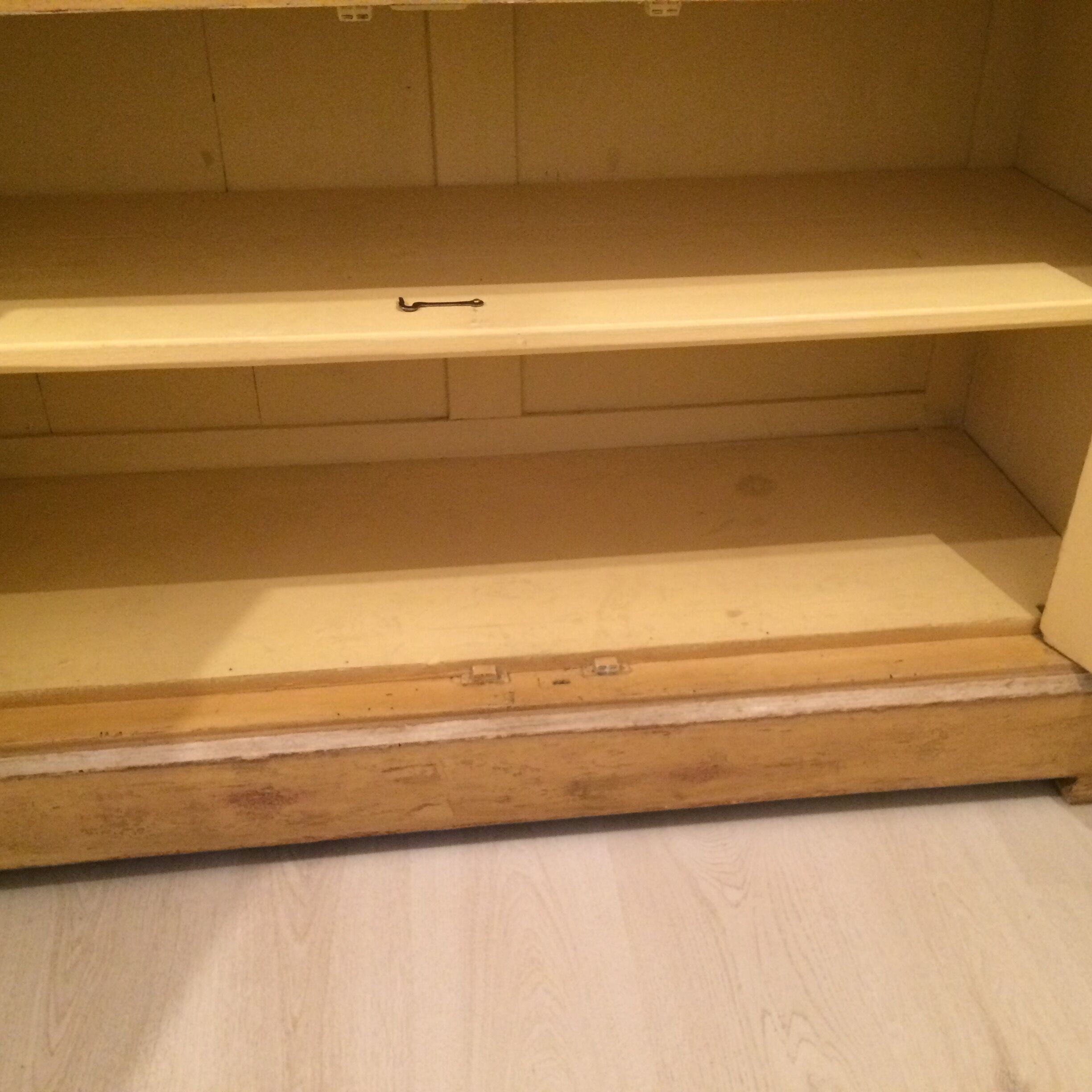 Old buffet 2 drawers 2 doors