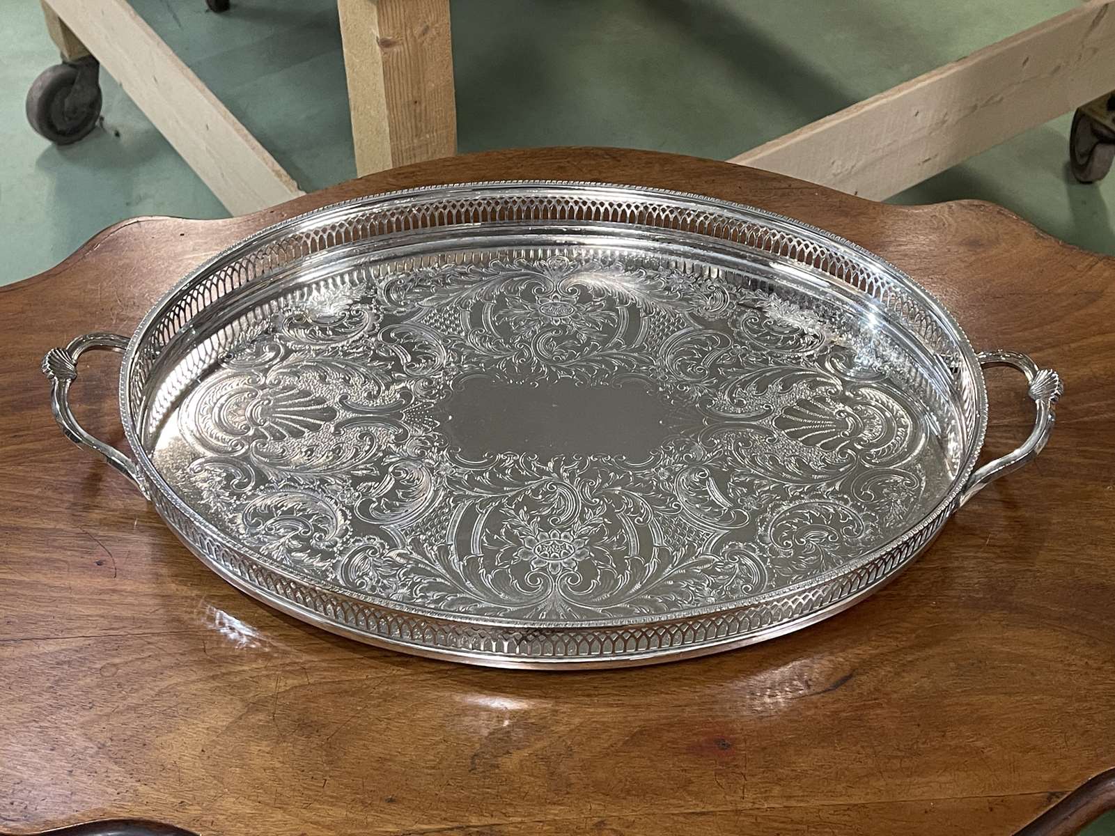 English silver metal top from the 1950s