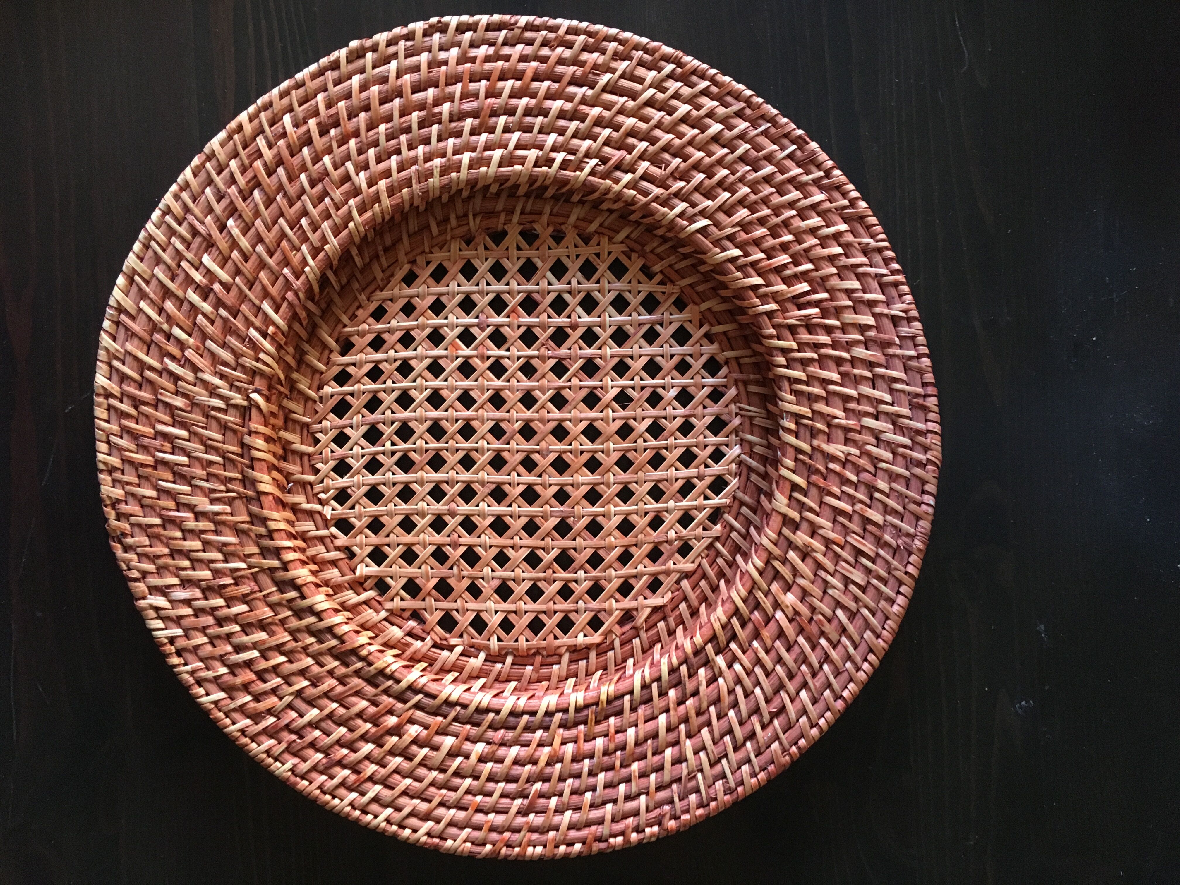 Set of 6 wicker and rattan undertributions