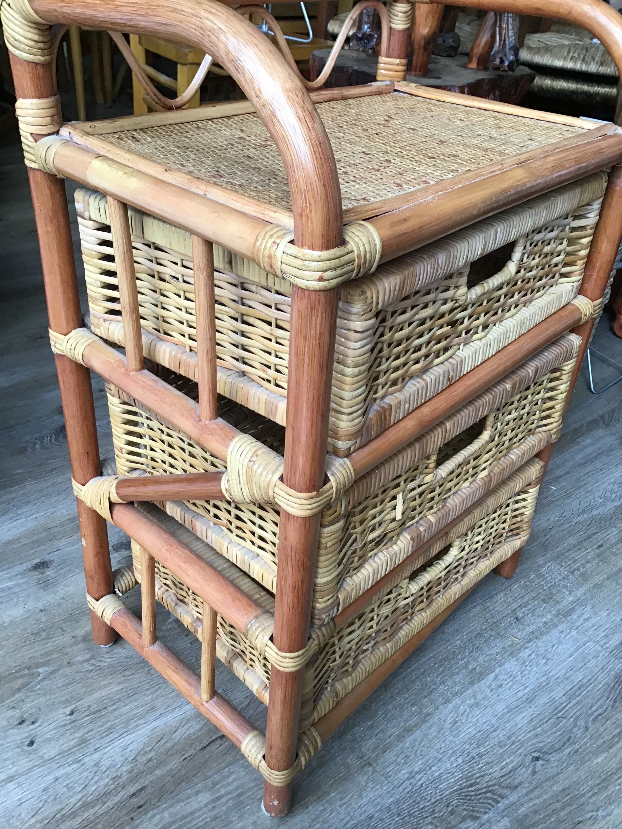 Meuble de rangement à tiroirs en rotin années 70