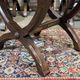 Suite de 6 chaises et 2 fauteuils en chêne et cuir à décor gothique
